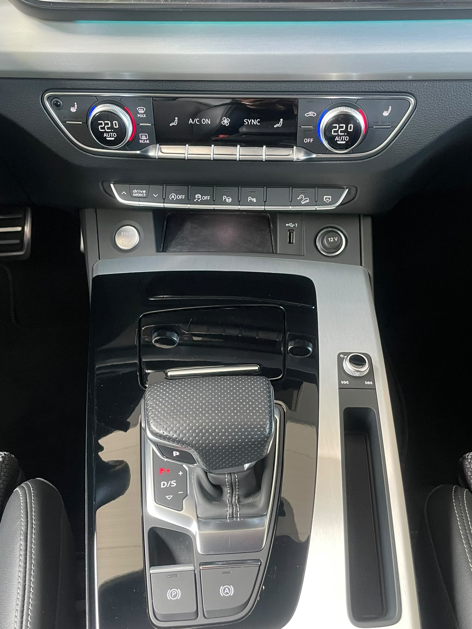 AUDI Q5 Sportback 2.0 40 TDI S Line quattro S-Tronic-image-8