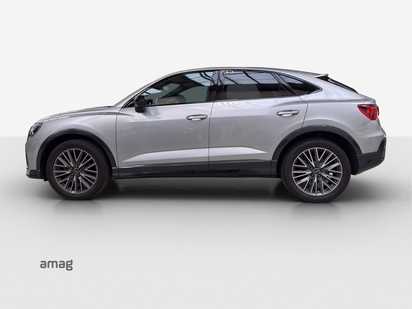AUDI Q3 Sportback 35 TFSI Attraction S-tronic-image-1