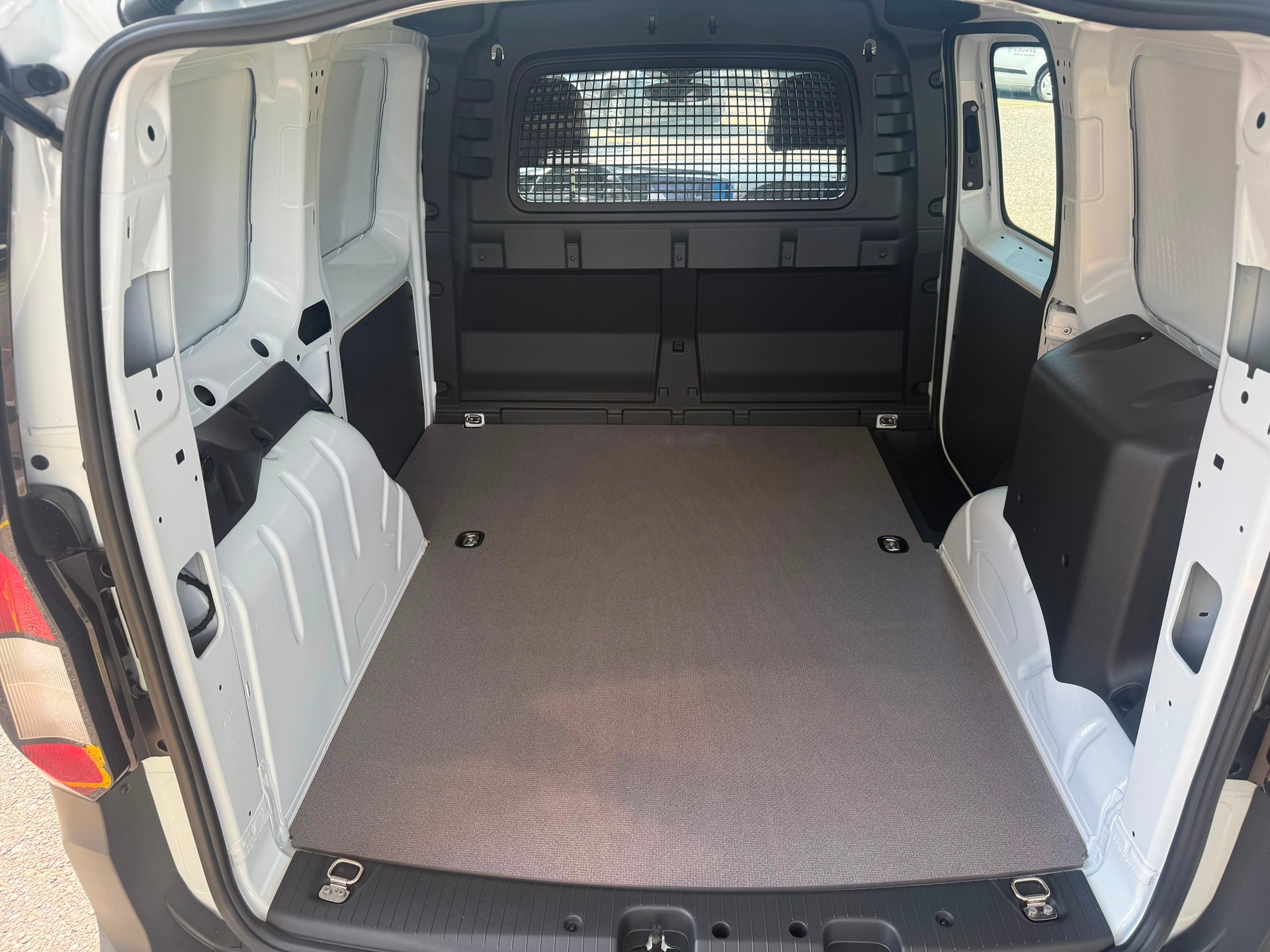 FORD Transit Connect Kasten 1.5 EcoBoost PHEV Trend-image-8