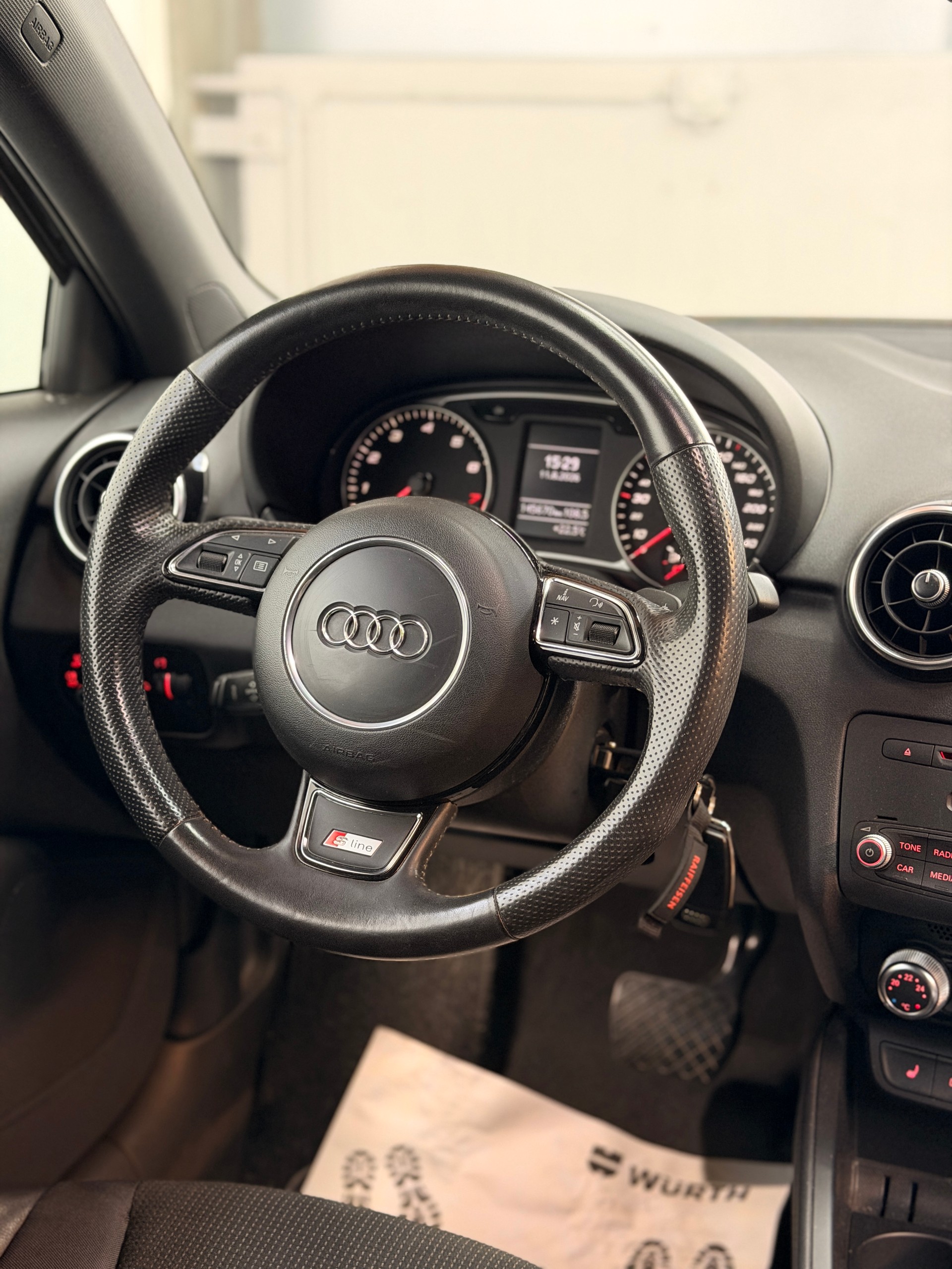 AUDI A1 Sport 1.4 TFSI Ambition S-tronic-image-9