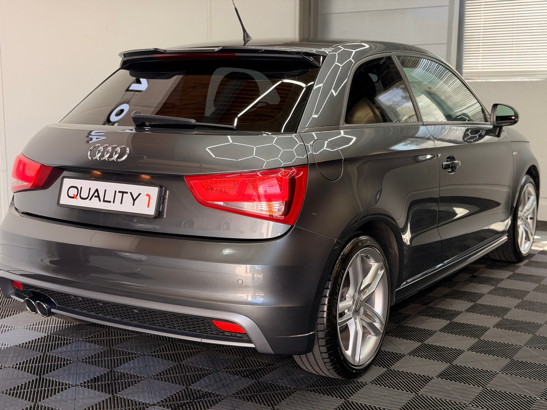 AUDI A1 Sport 1.4 TFSI Ambition S-tronic-image-2