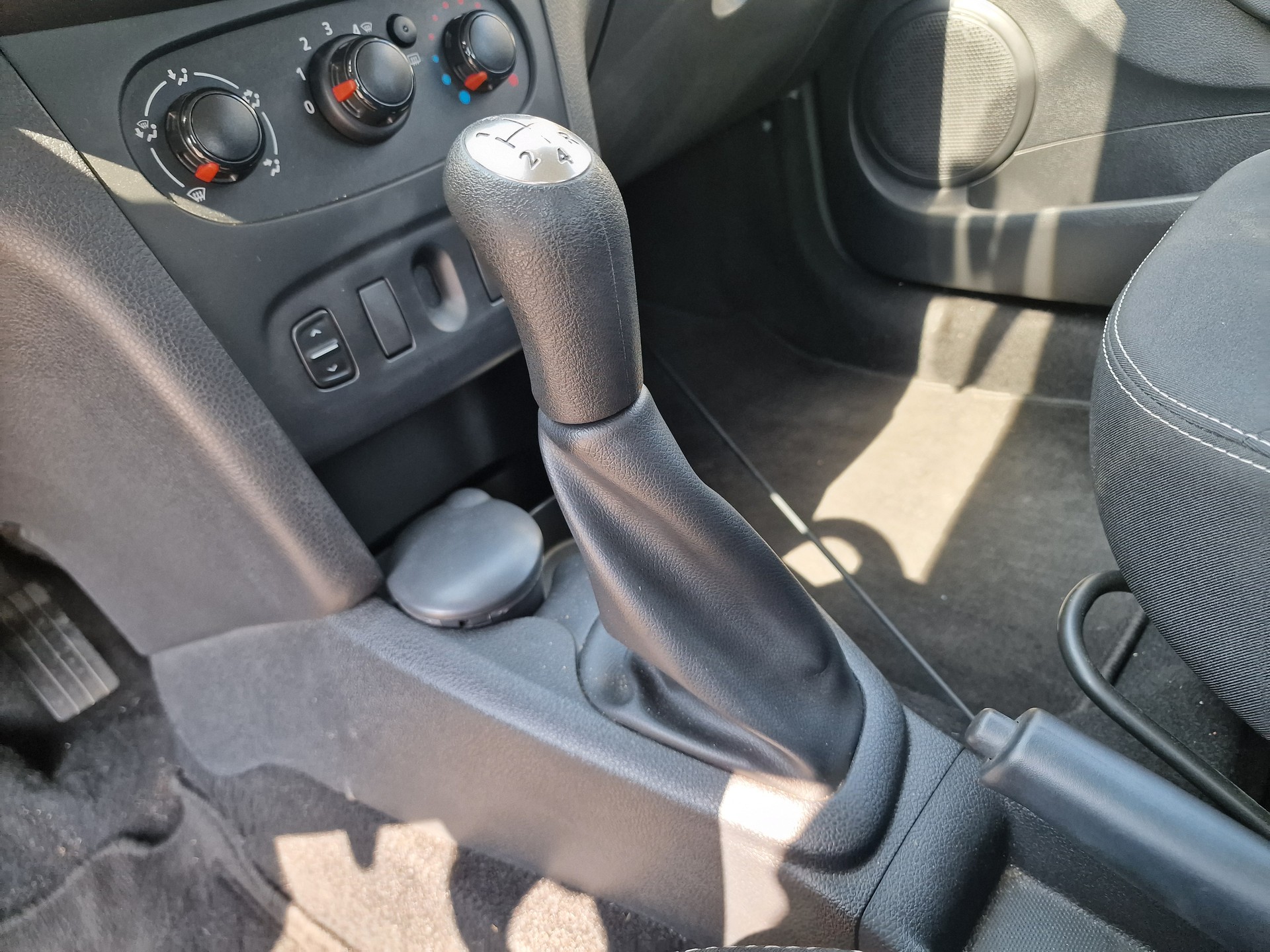 DACIA Sandero Tce 90 Lauréate 12Mt Gara MFK Neu-image-8