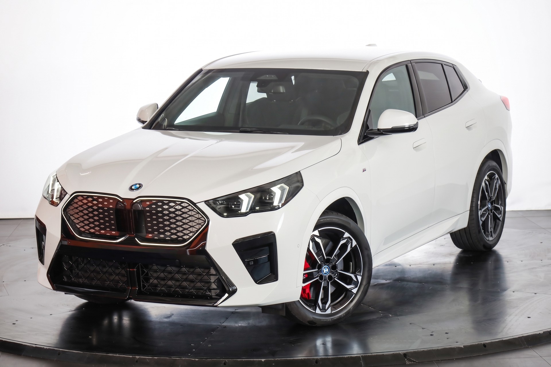 BMW iX2 eDrive 20 M Sport Pro-image-5