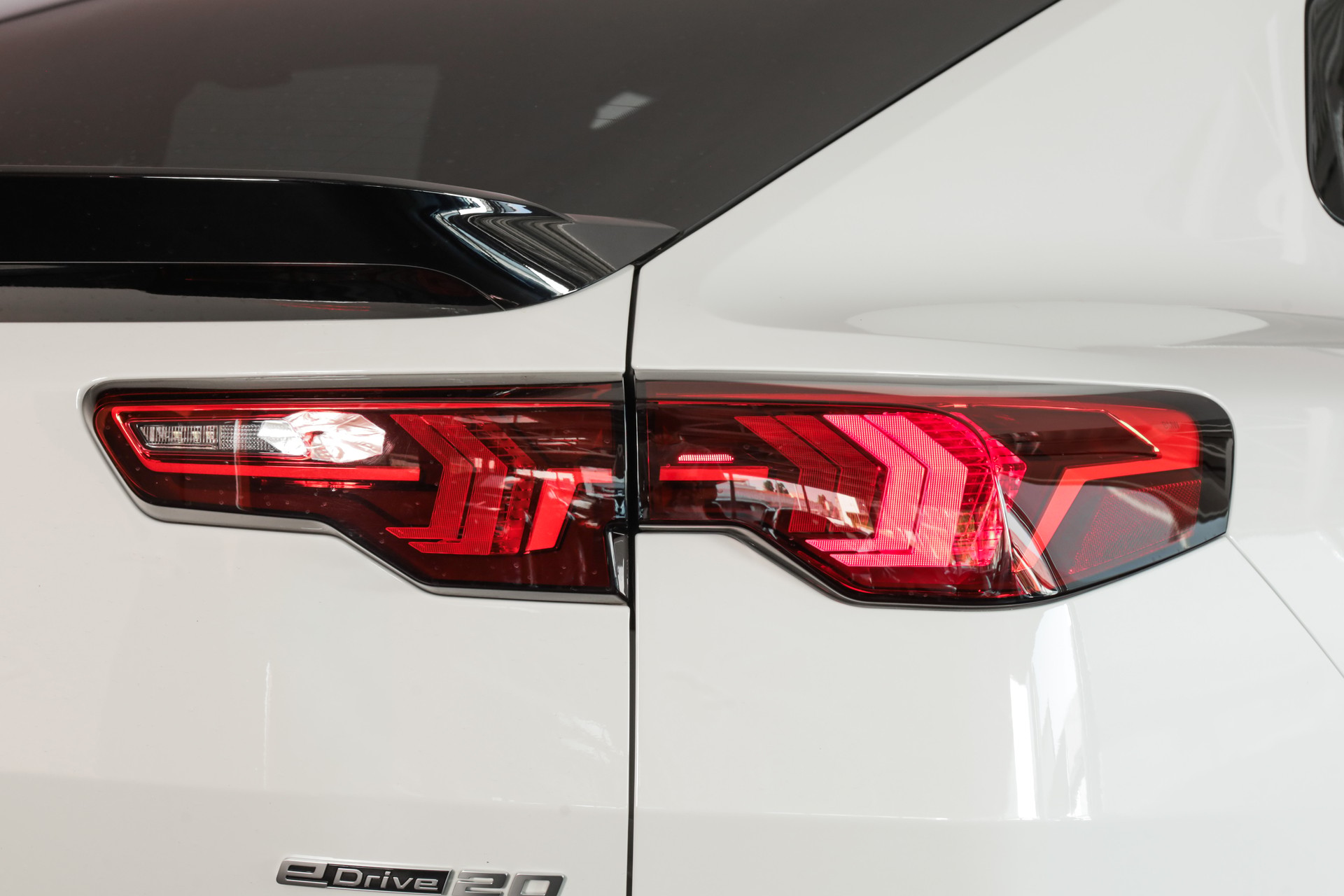 BMW iX2 eDrive 20 M Sport Pro-image-9