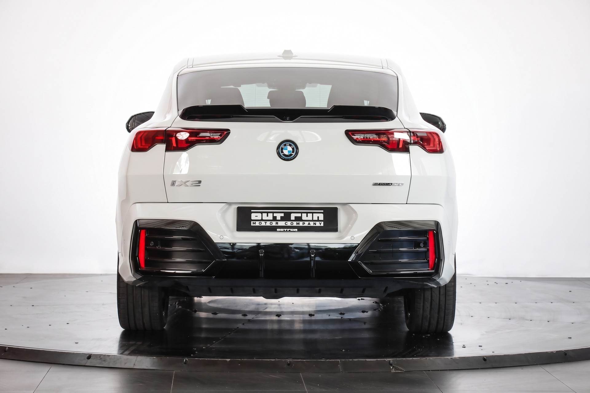BMW iX2 eDrive 20 M Sport Pro-showroom-element-2