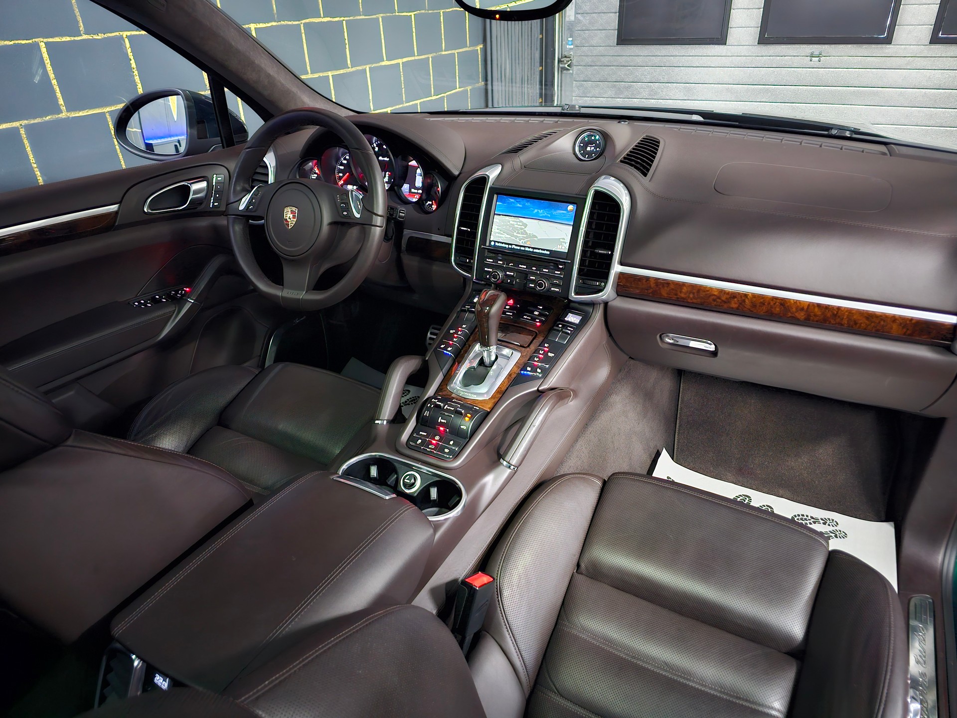 PORSCHE Cayenne Turbo-image-8
