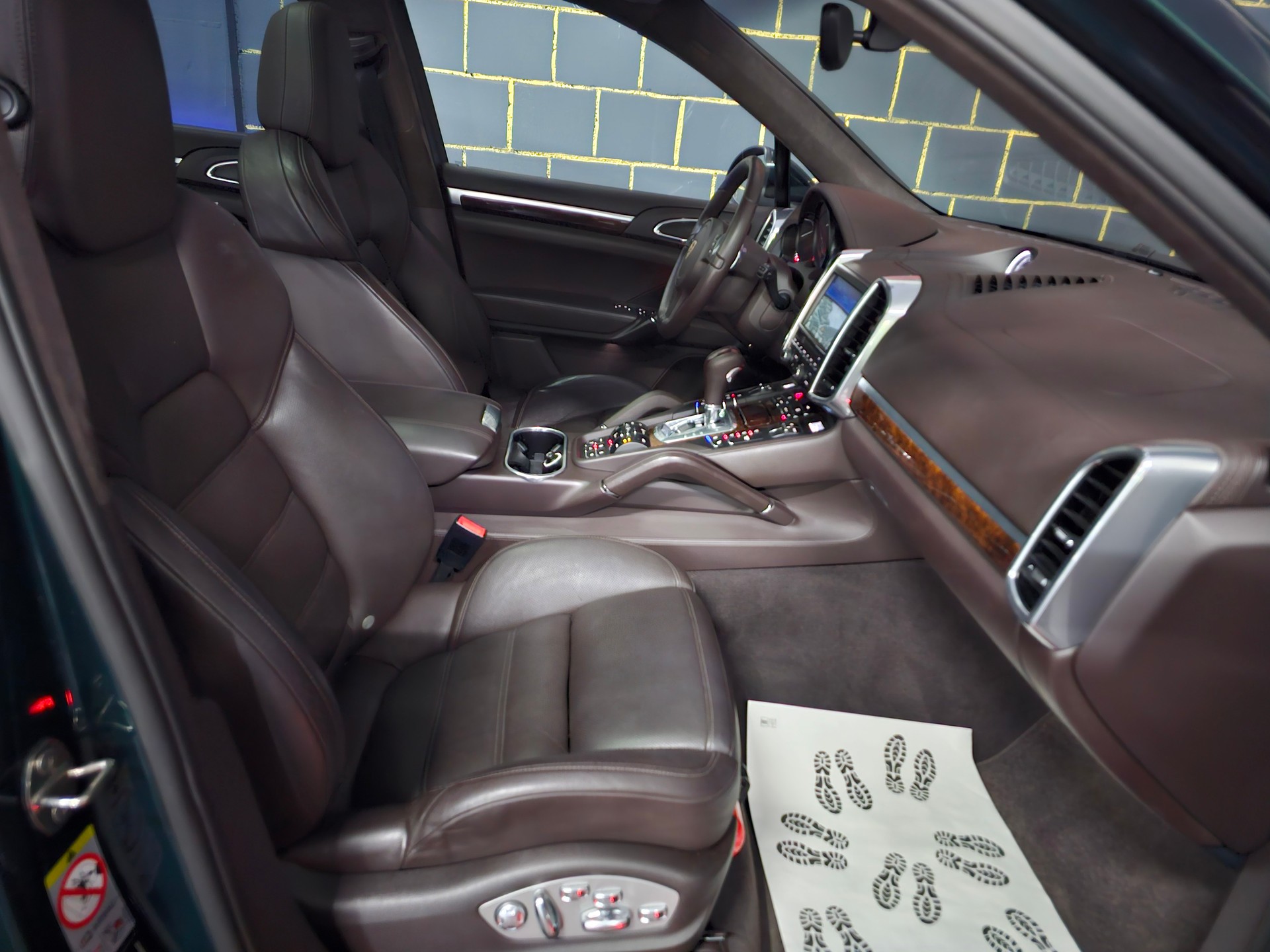 PORSCHE Cayenne Turbo-image-9