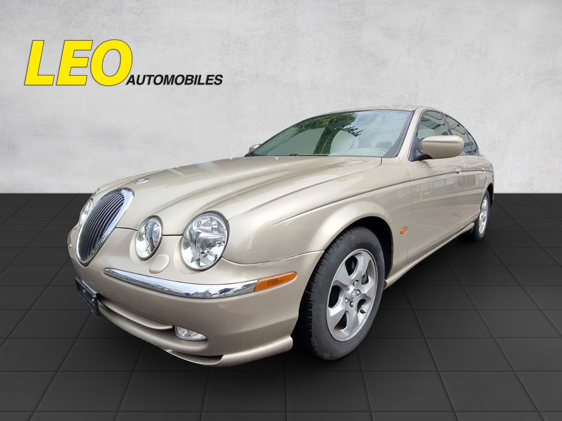 JAGUAR S-Type 4.0 V8-image-1