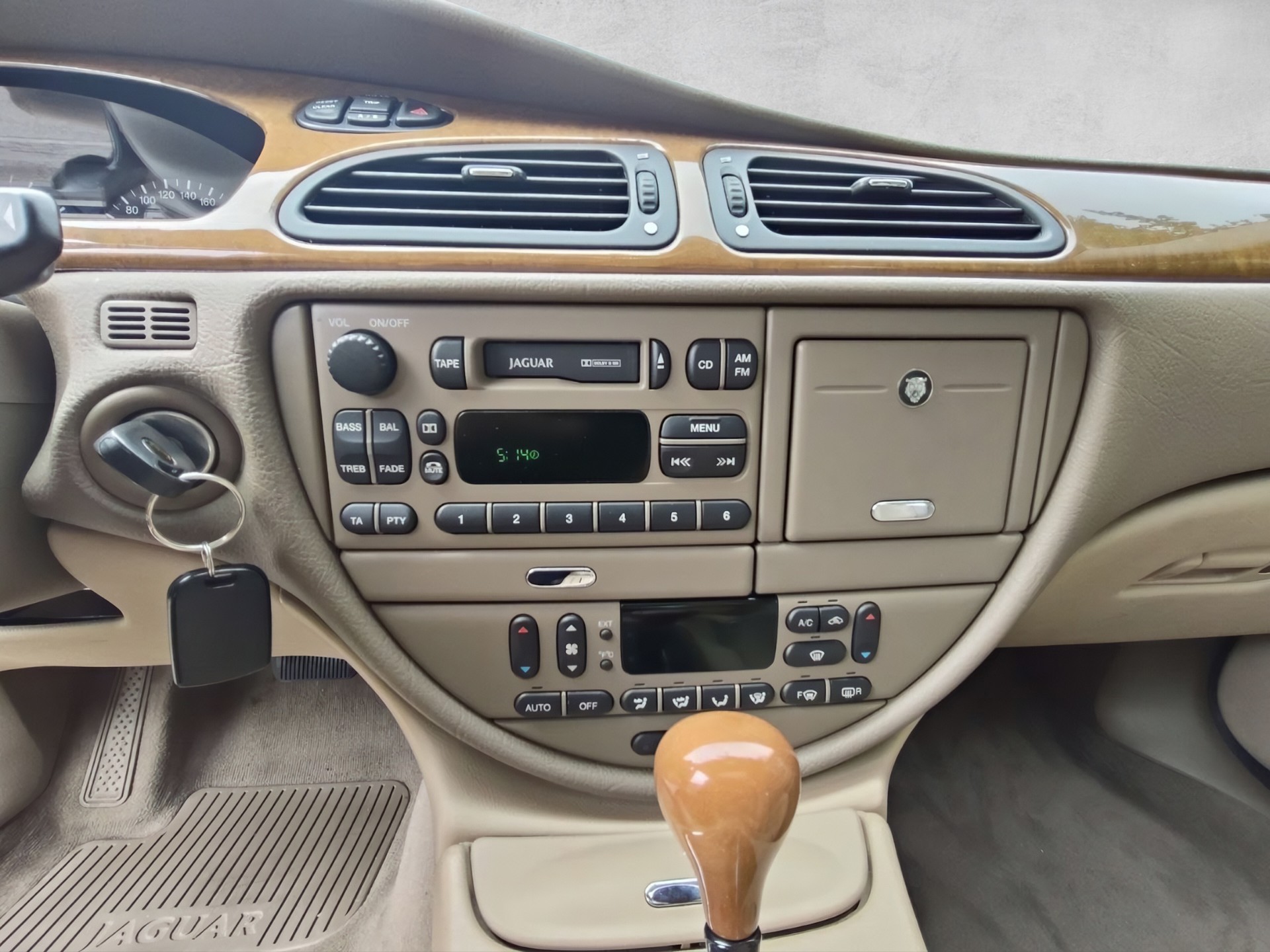 JAGUAR S-Type 4.0 V8-image-9