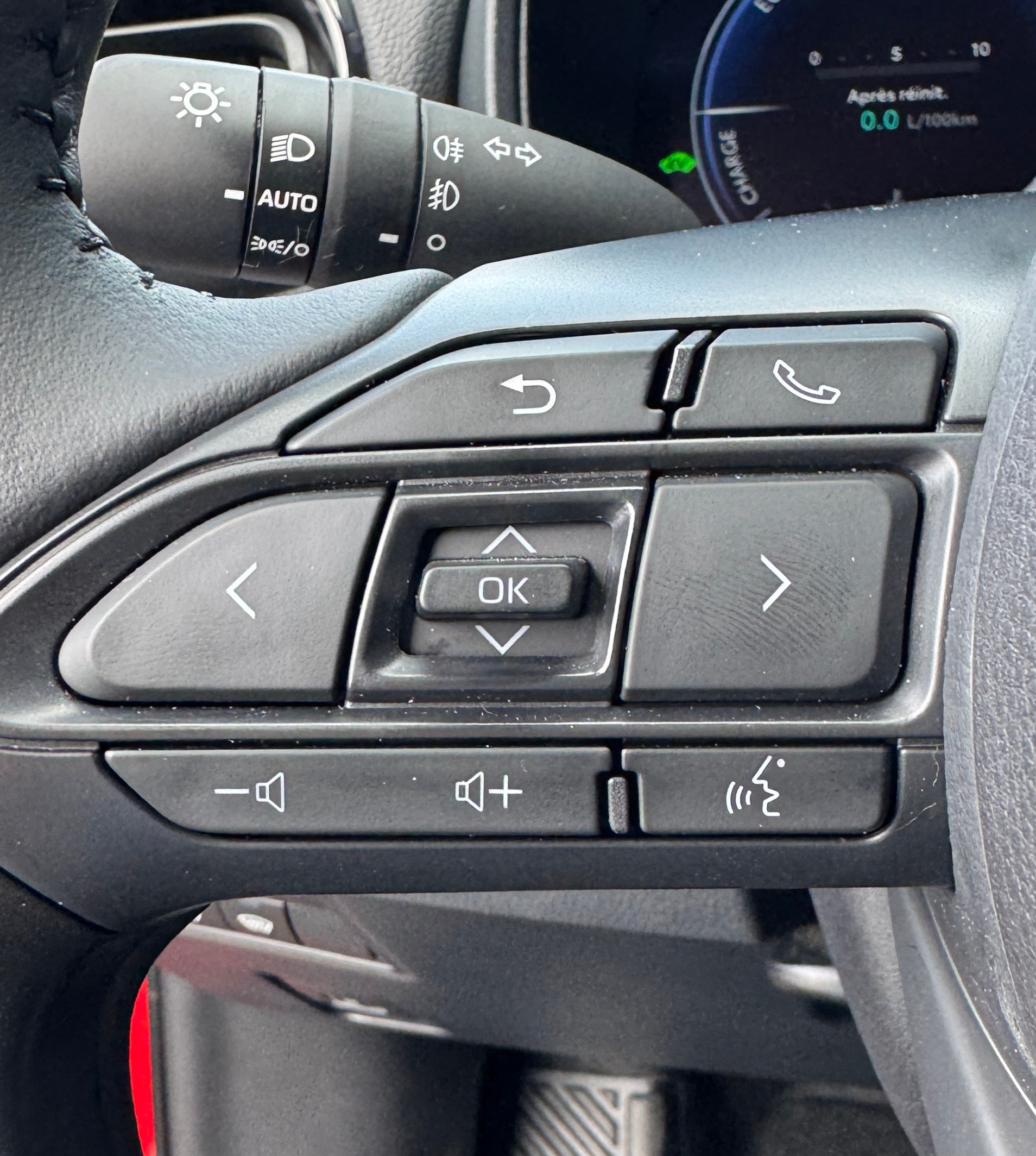 TOYOTA Yaris Cross 1.5 Premium e-CVT-image-18
