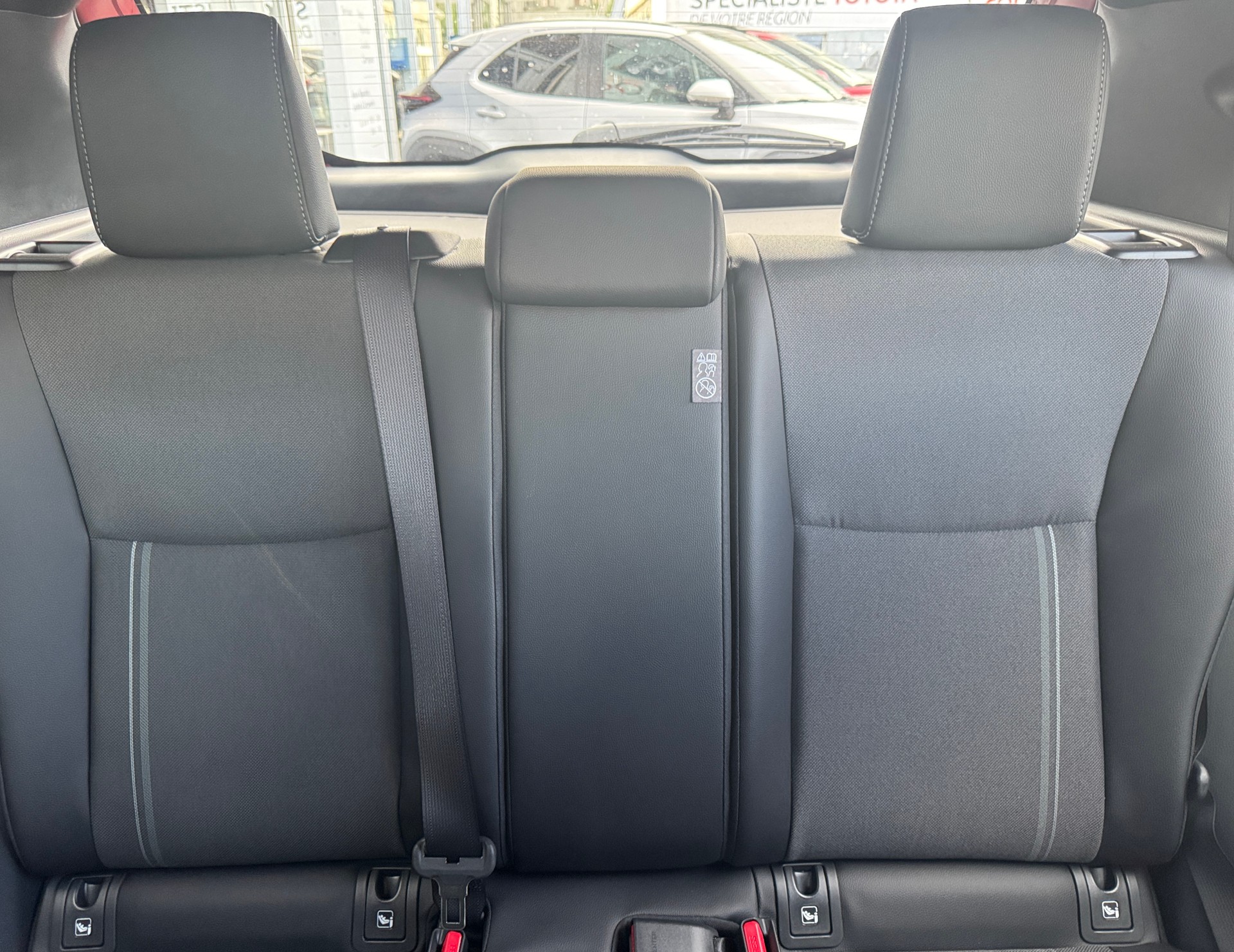 TOYOTA Yaris Cross 1.5 Premium e-CVT-image-14