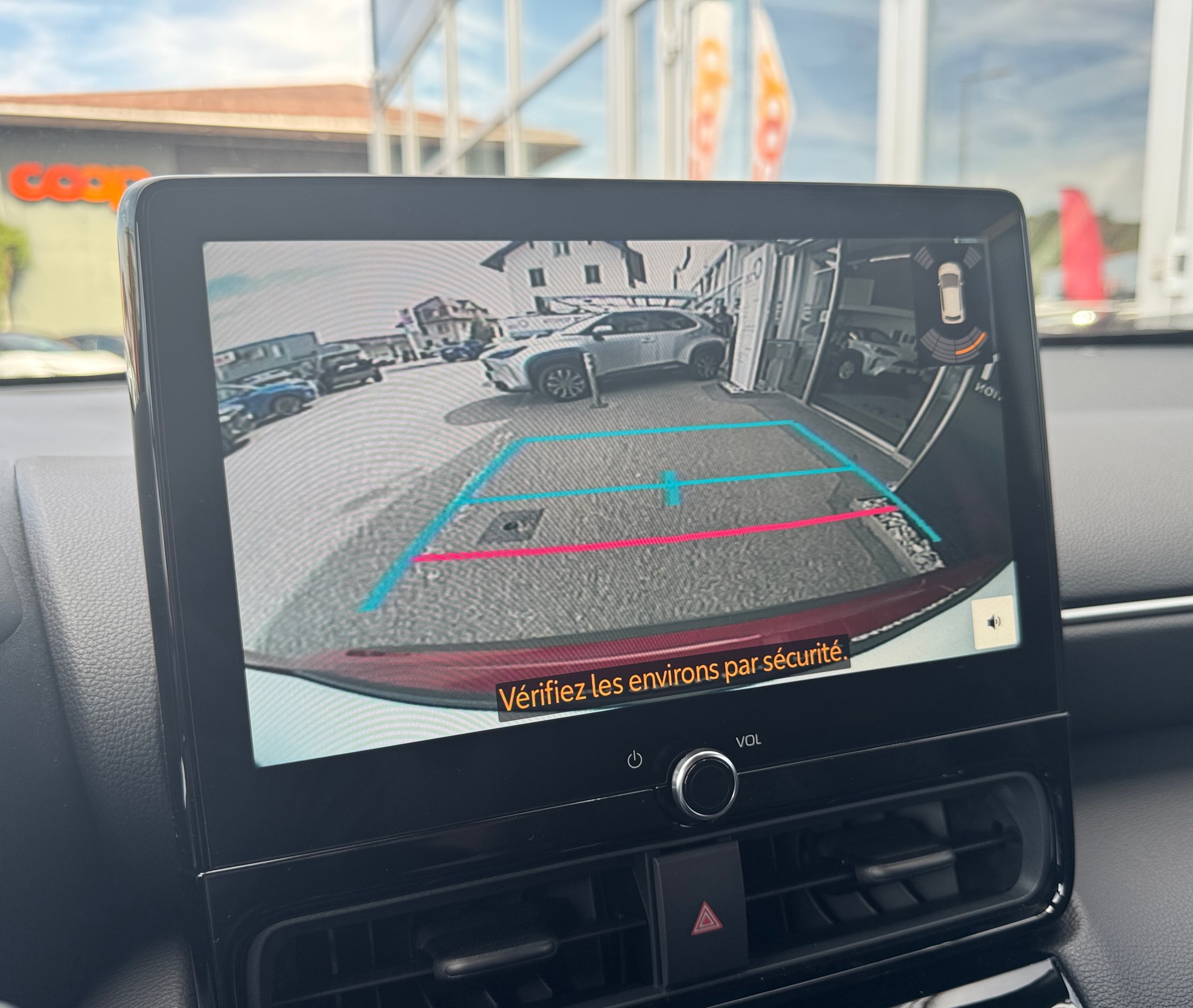 TOYOTA Yaris Cross 1.5 Premium e-CVT-image-25