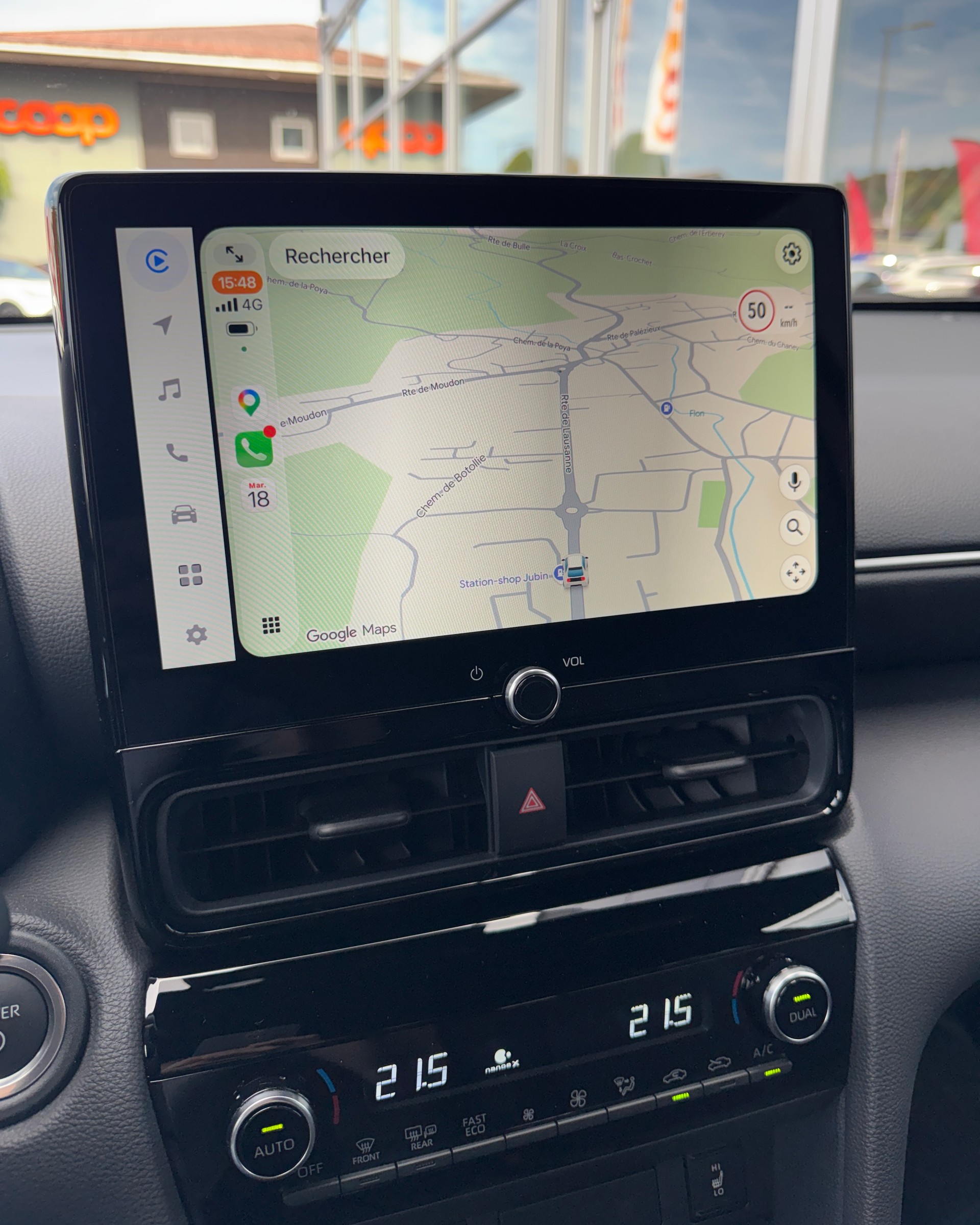 TOYOTA Yaris Cross 1.5 Premium e-CVT-image-24