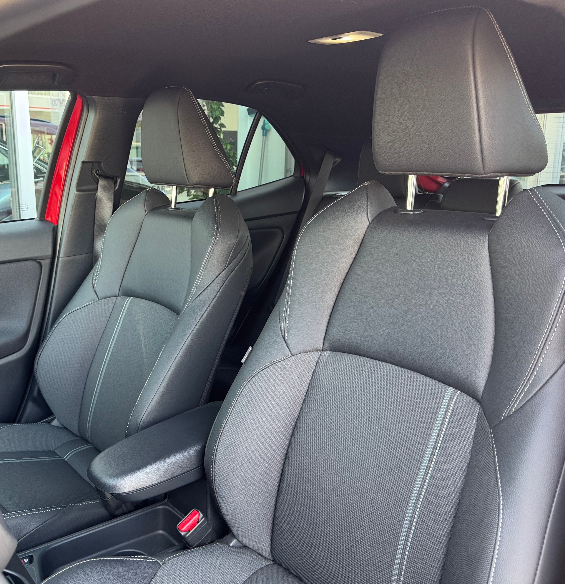 TOYOTA Yaris Cross 1.5 Premium e-CVT-image-13