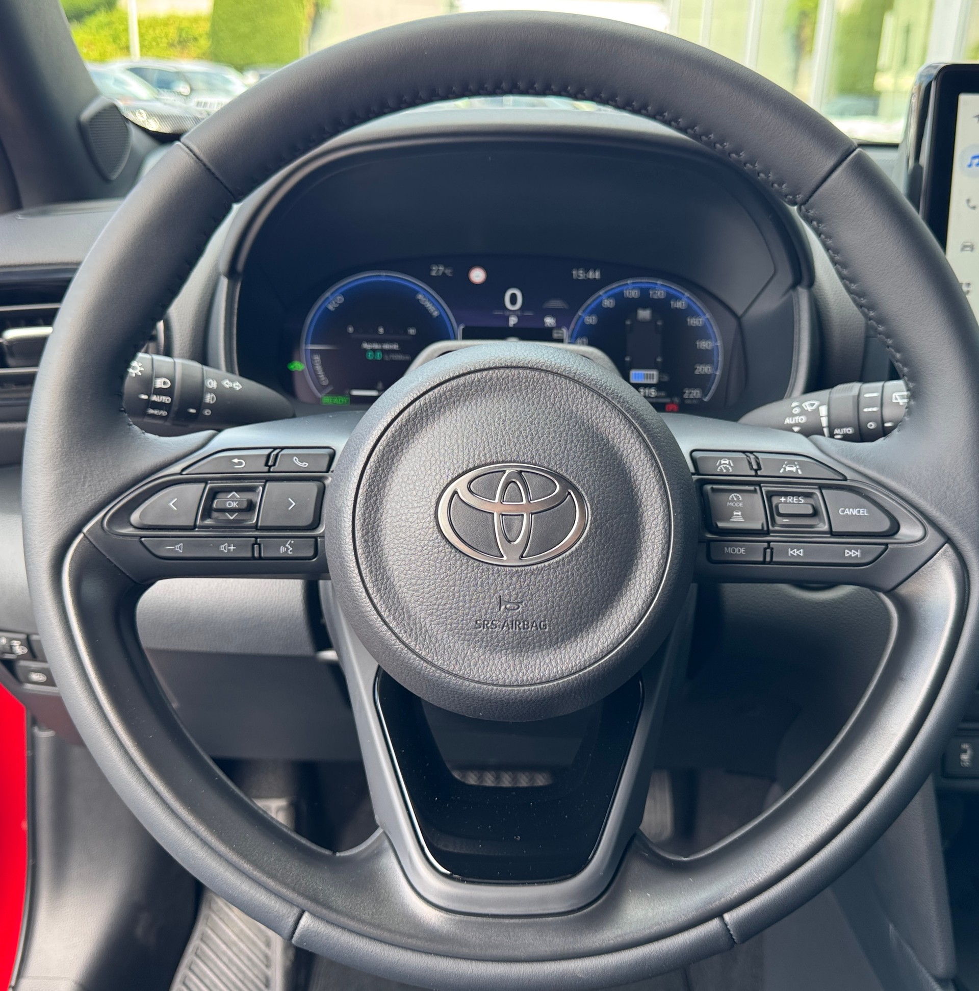 TOYOTA Yaris Cross 1.5 Premium e-CVT-image-16