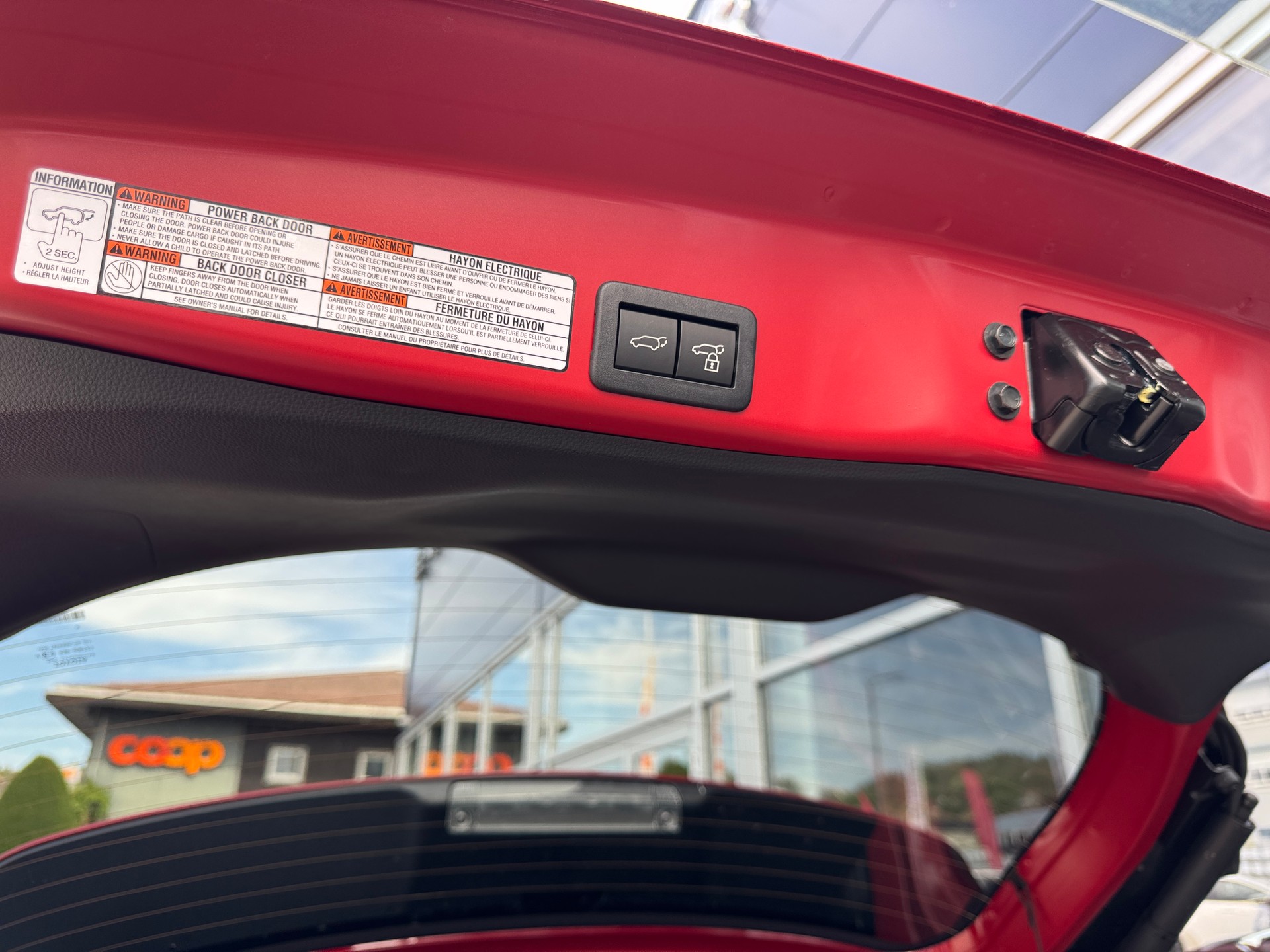 TOYOTA Yaris Cross 1.5 Premium e-CVT-image-9