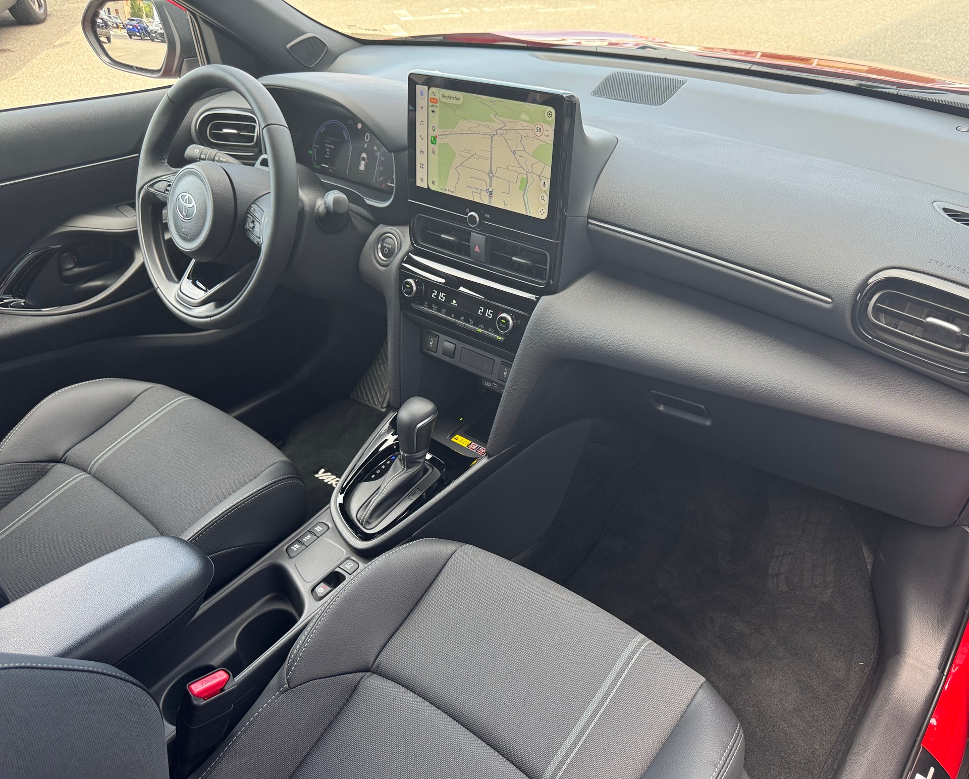 TOYOTA Yaris Cross 1.5 Premium e-CVT-image-11