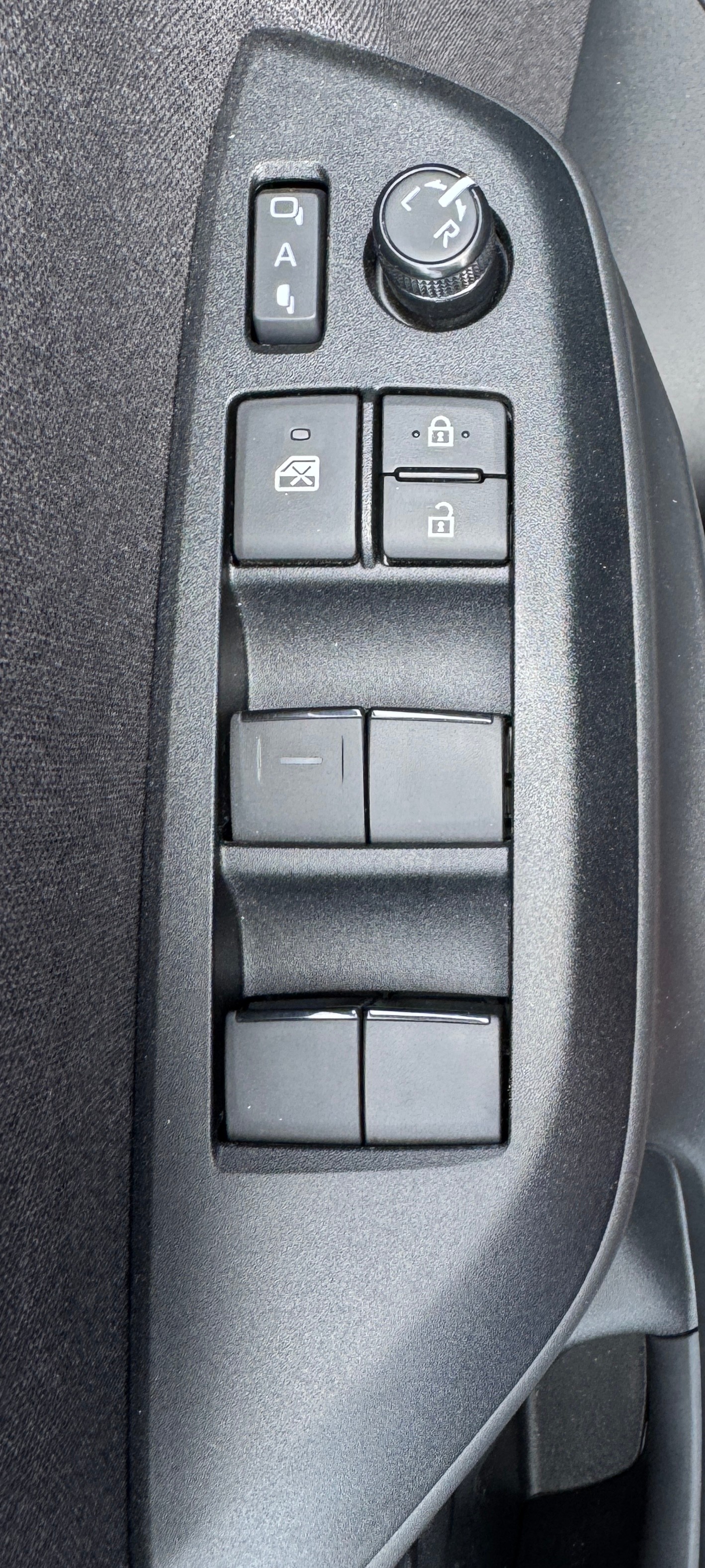 TOYOTA Yaris Cross 1.5 Premium e-CVT-image-22