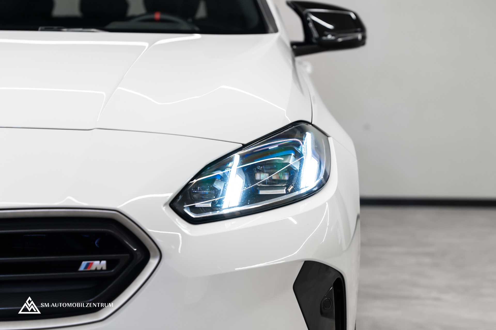BMW M135i xDrive / Head-Up / 360° / Memorysitze / Iconic Glow-showroom-element-2