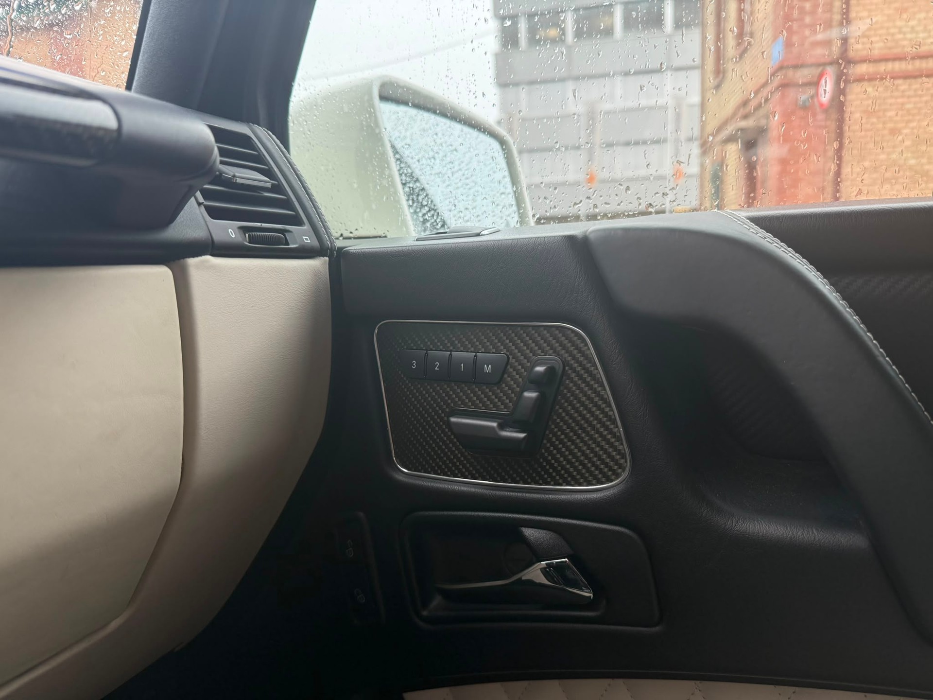 MERCEDES-BENZ G 63 AMG Edition 463 Speedshift Plus 7G-Tronic-image-15