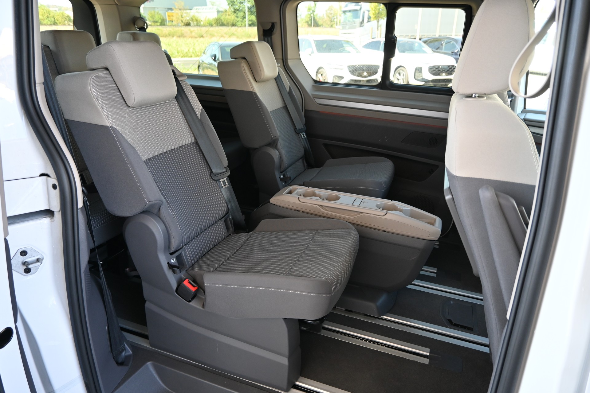 VW Multivan 2.0 TDI Life Edition DSG Lang 7-Plätzer + Elektr. AHK für 2000kg-image-17