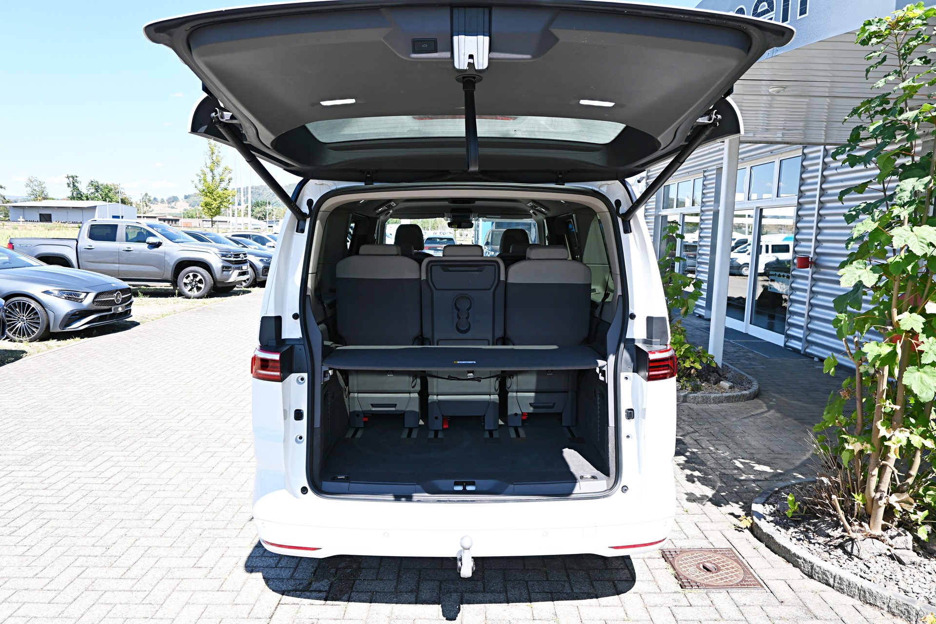 VW Multivan 2.0 TDI Life Edition DSG Lang 7-Plätzer + Elektr. AHK für 2000kg-image-8