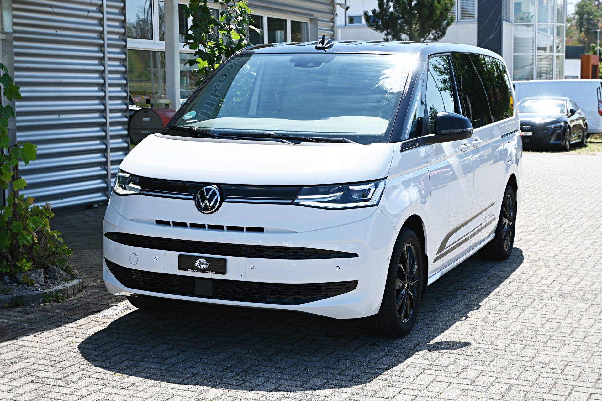 VW Multivan 2.0 TDI Life Edition DSG Lang 7-Plätzer + Elektr. AHK für 2000kg-image-1