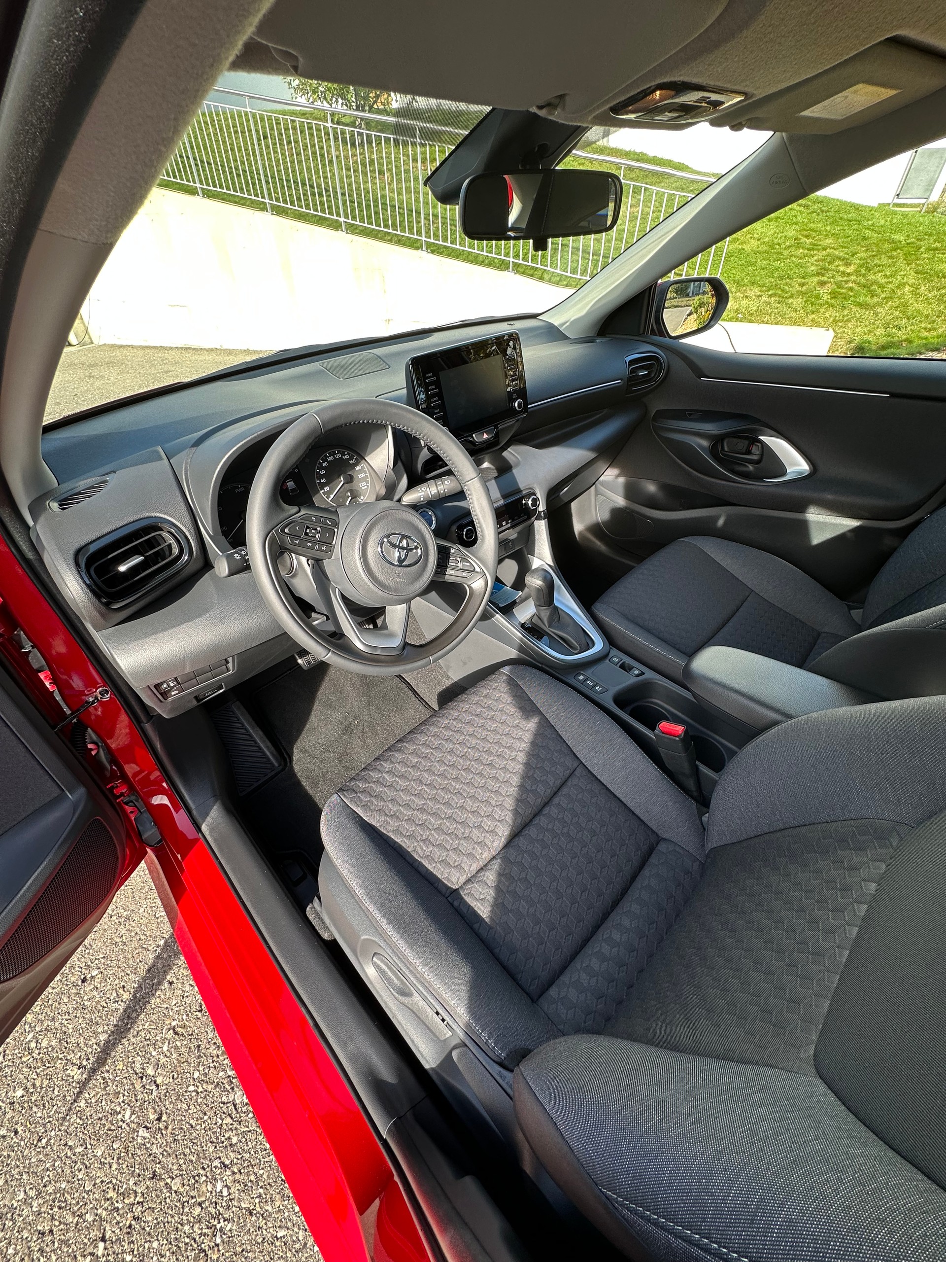 TOYOTA 1.5 VVT-i HSD Comfort-image-4