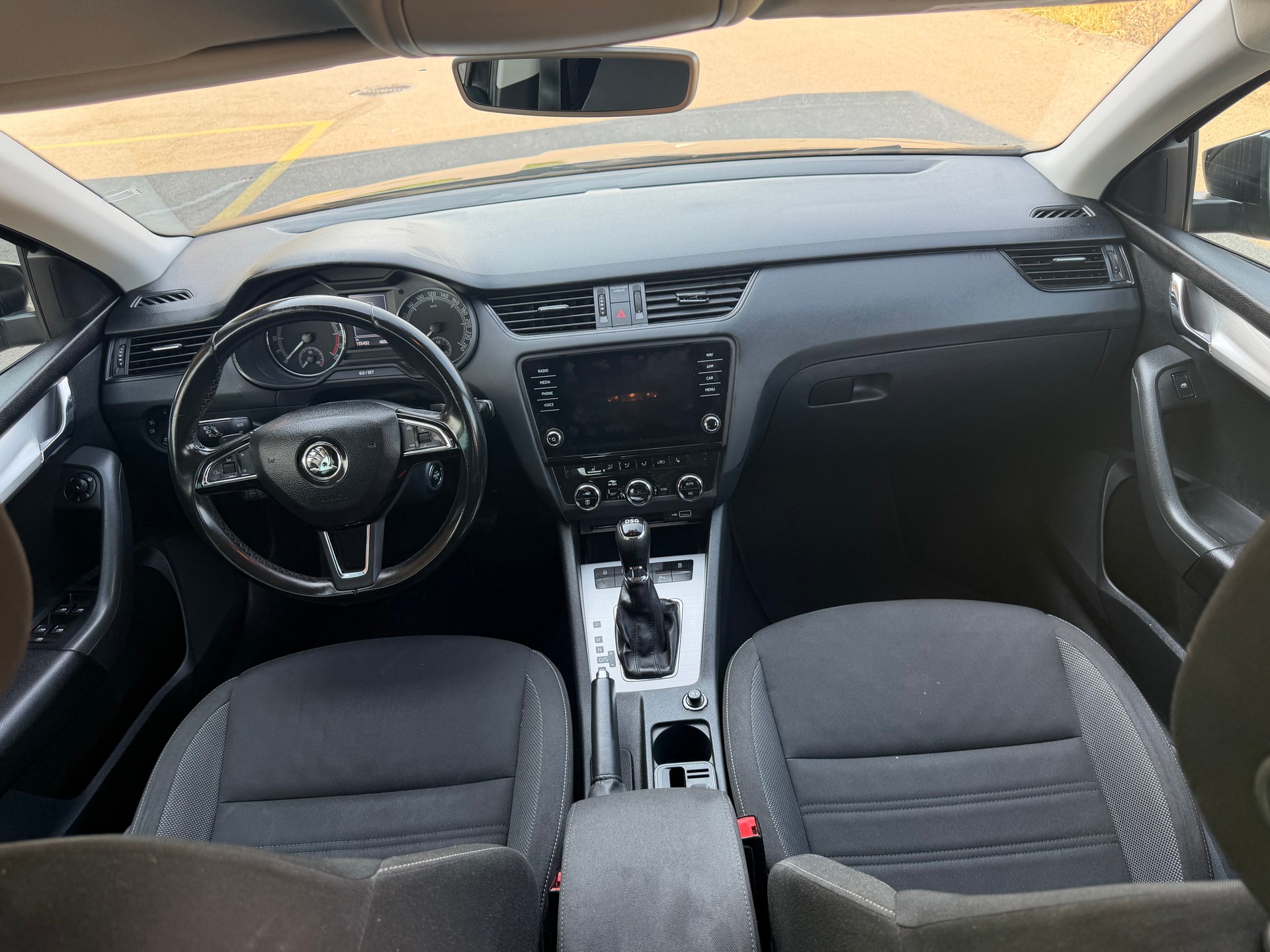 SKODA Octavia Combi 2.0 TDI Ambition 4x4 DSG-image-7