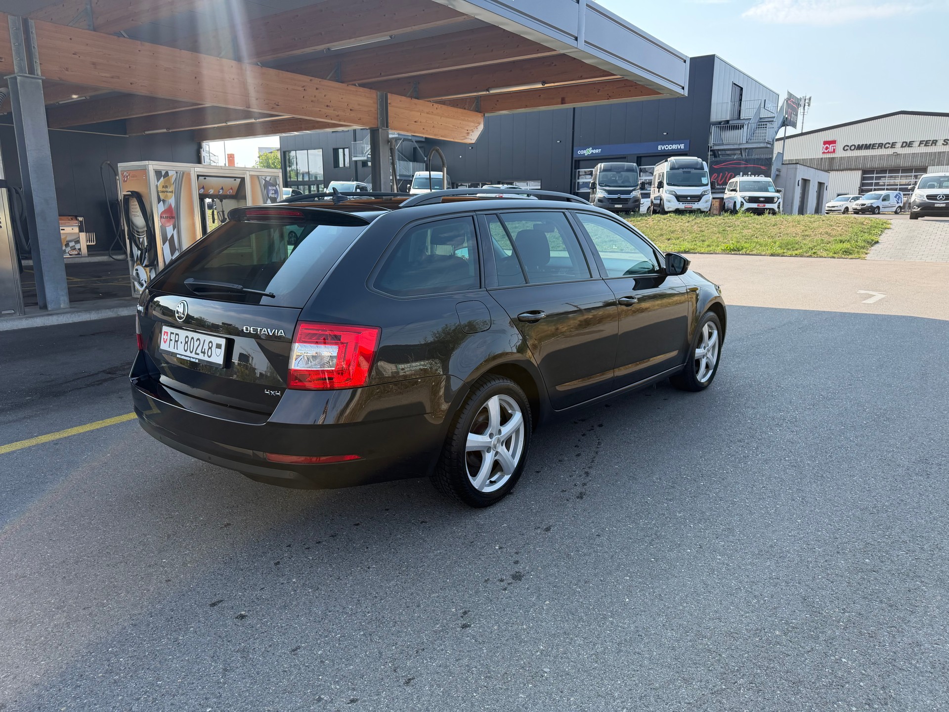 SKODA Octavia Combi 2.0 TDI Ambition 4x4 DSG-image-10
