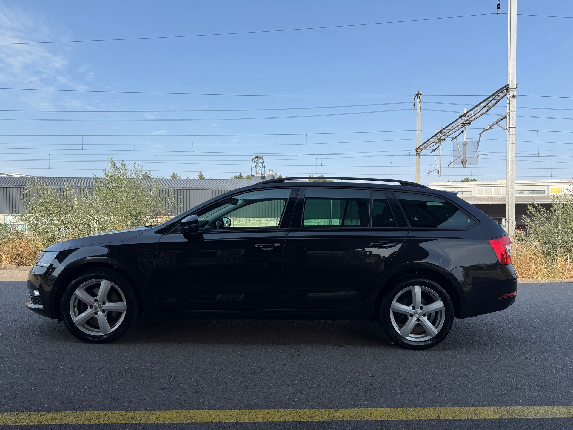 SKODA Octavia Combi 2.0 TDI Ambition 4x4 DSG-image-2