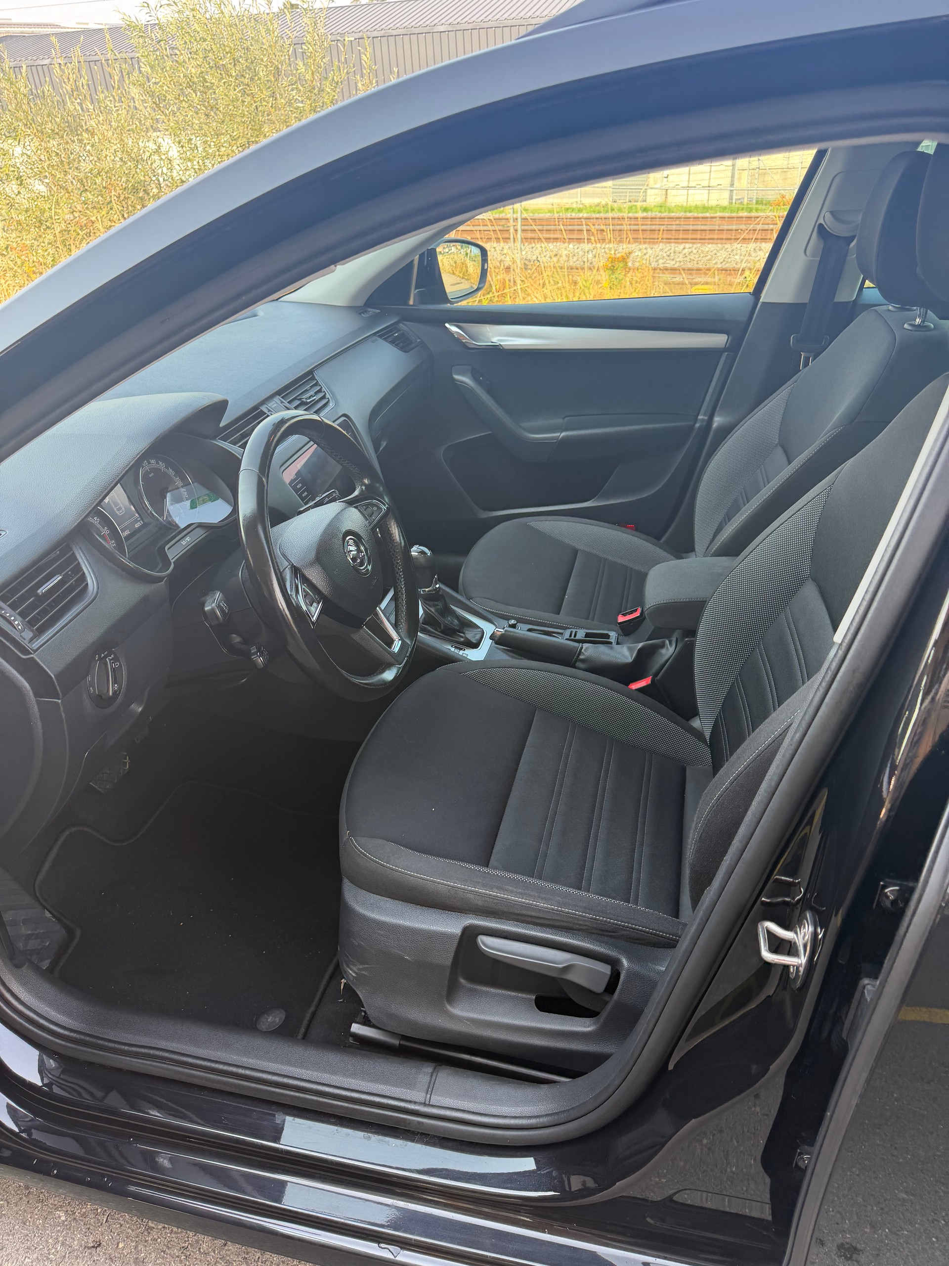 SKODA Octavia Combi 2.0 TDI Ambition 4x4 DSG-image-5