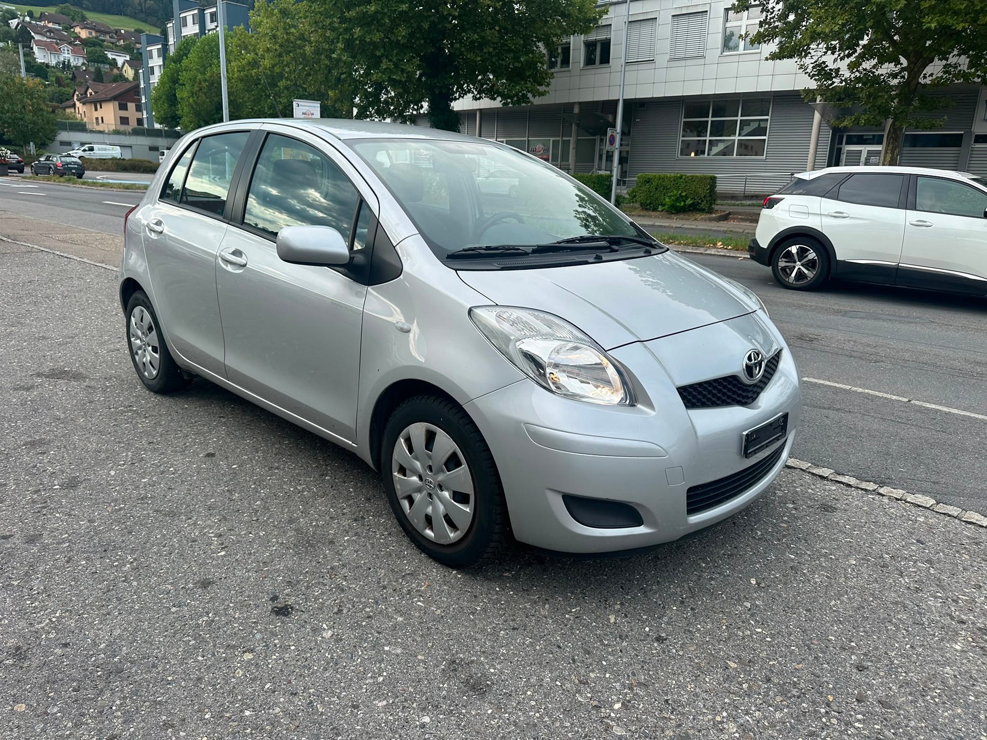 TOYOTA Yaris 1.33 Linea Sol-image-1