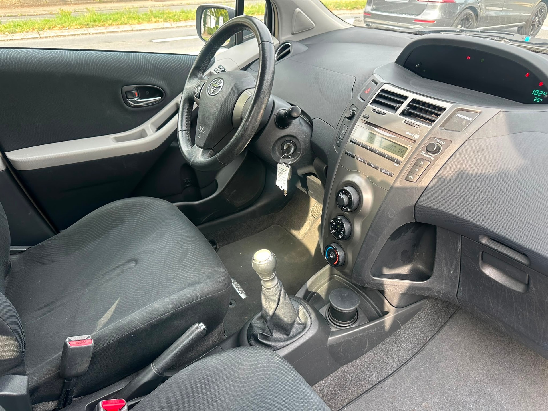 TOYOTA Yaris 1.33 Linea Sol-image-8