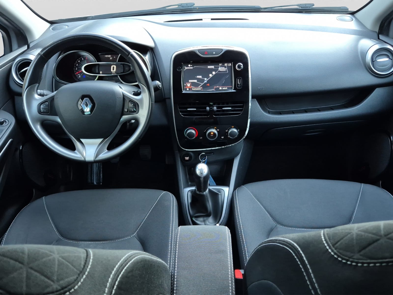 RENAULT Clio 0.9 12V Expression-image-9