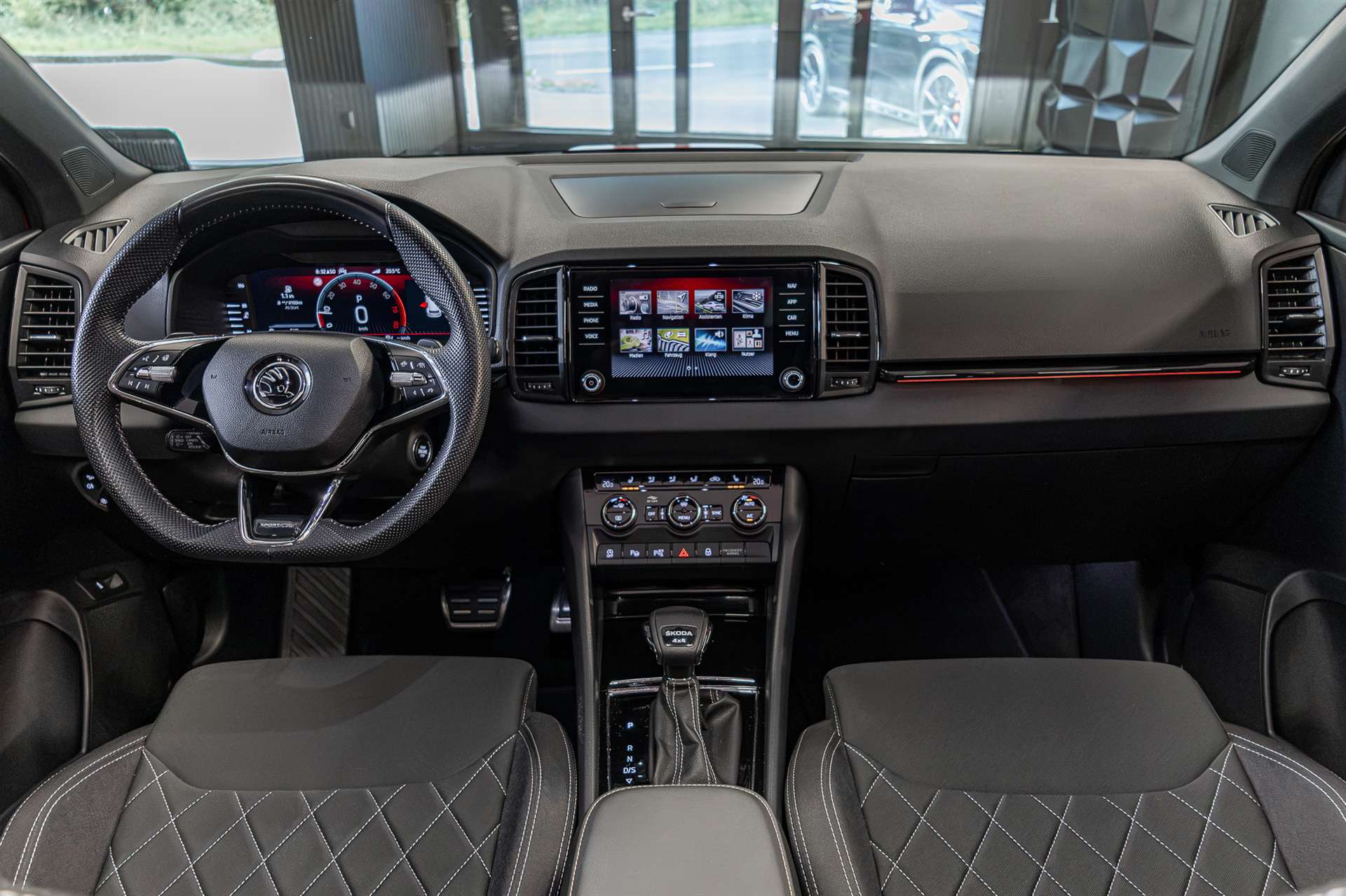 SKODA Karoq 2.0 TSI SportLine 4x4 DSG-image-6