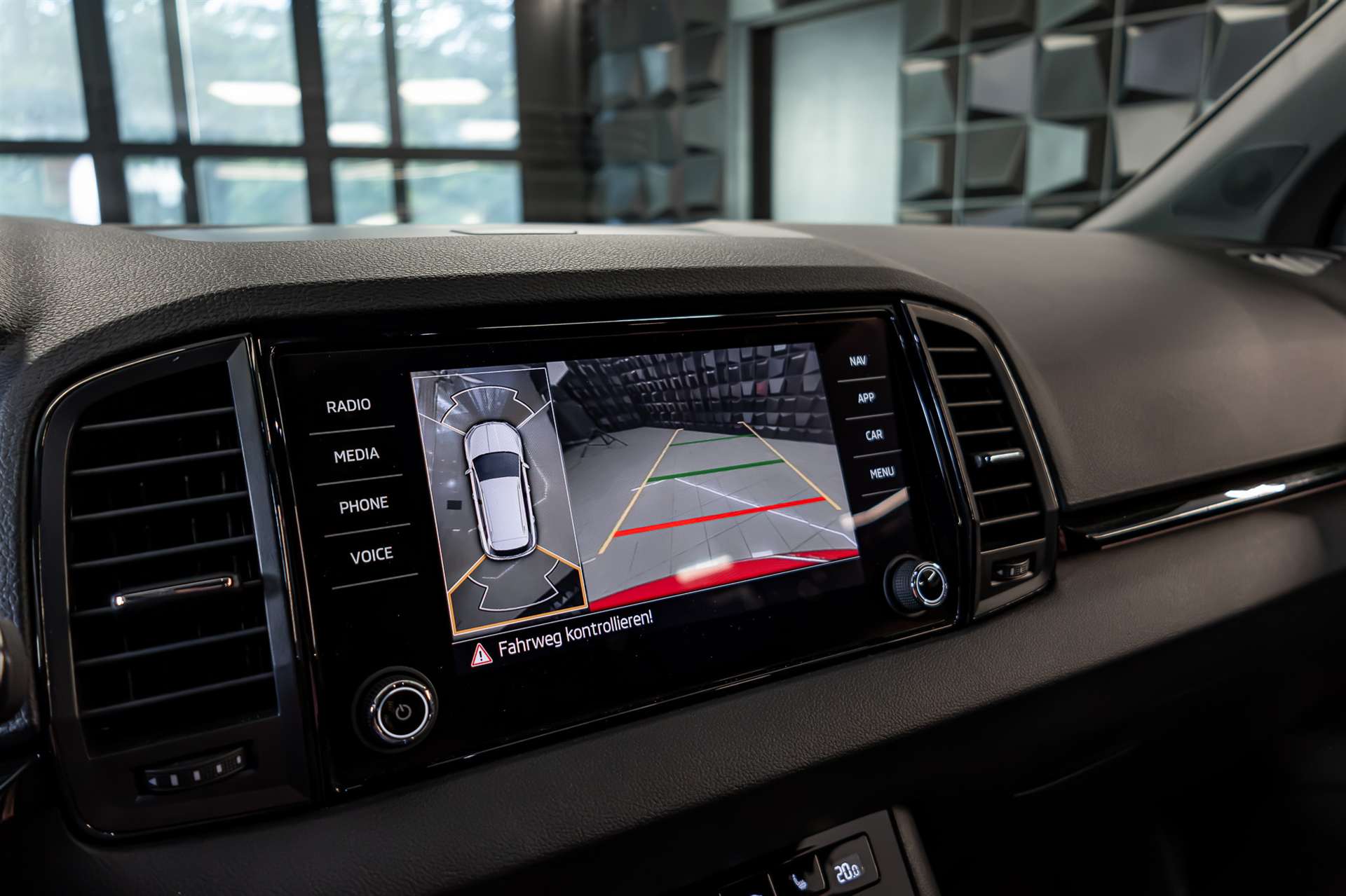 SKODA Karoq 2.0 TSI SportLine 4x4 DSG-image-19