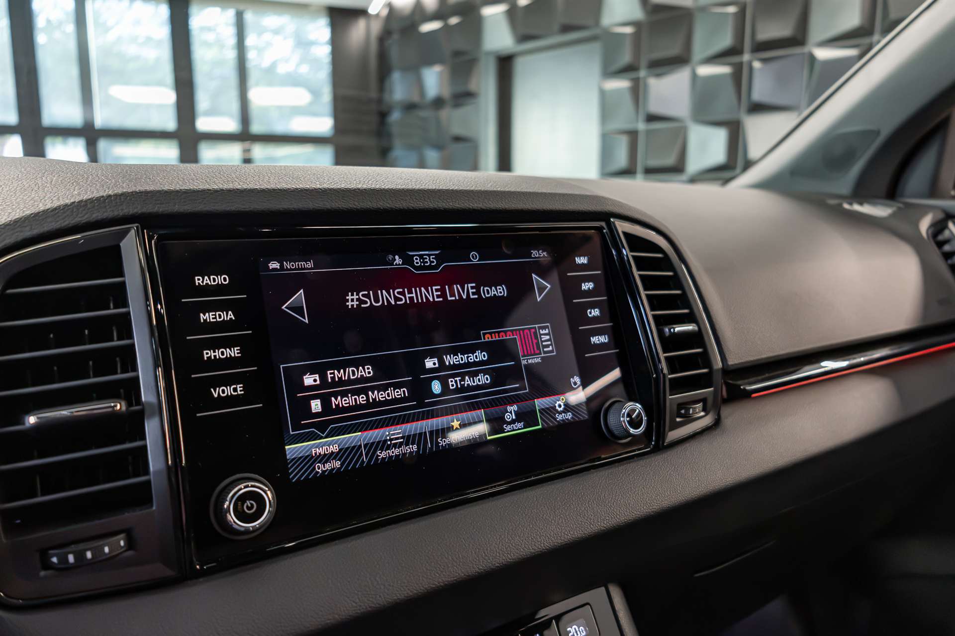 SKODA Karoq 2.0 TSI SportLine 4x4 DSG-image-17