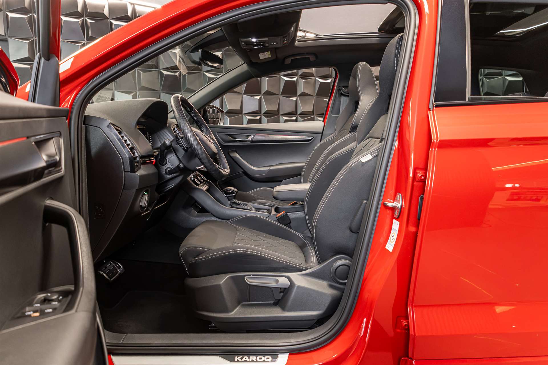 SKODA Karoq 2.0 TSI SportLine 4x4 DSG-image-11