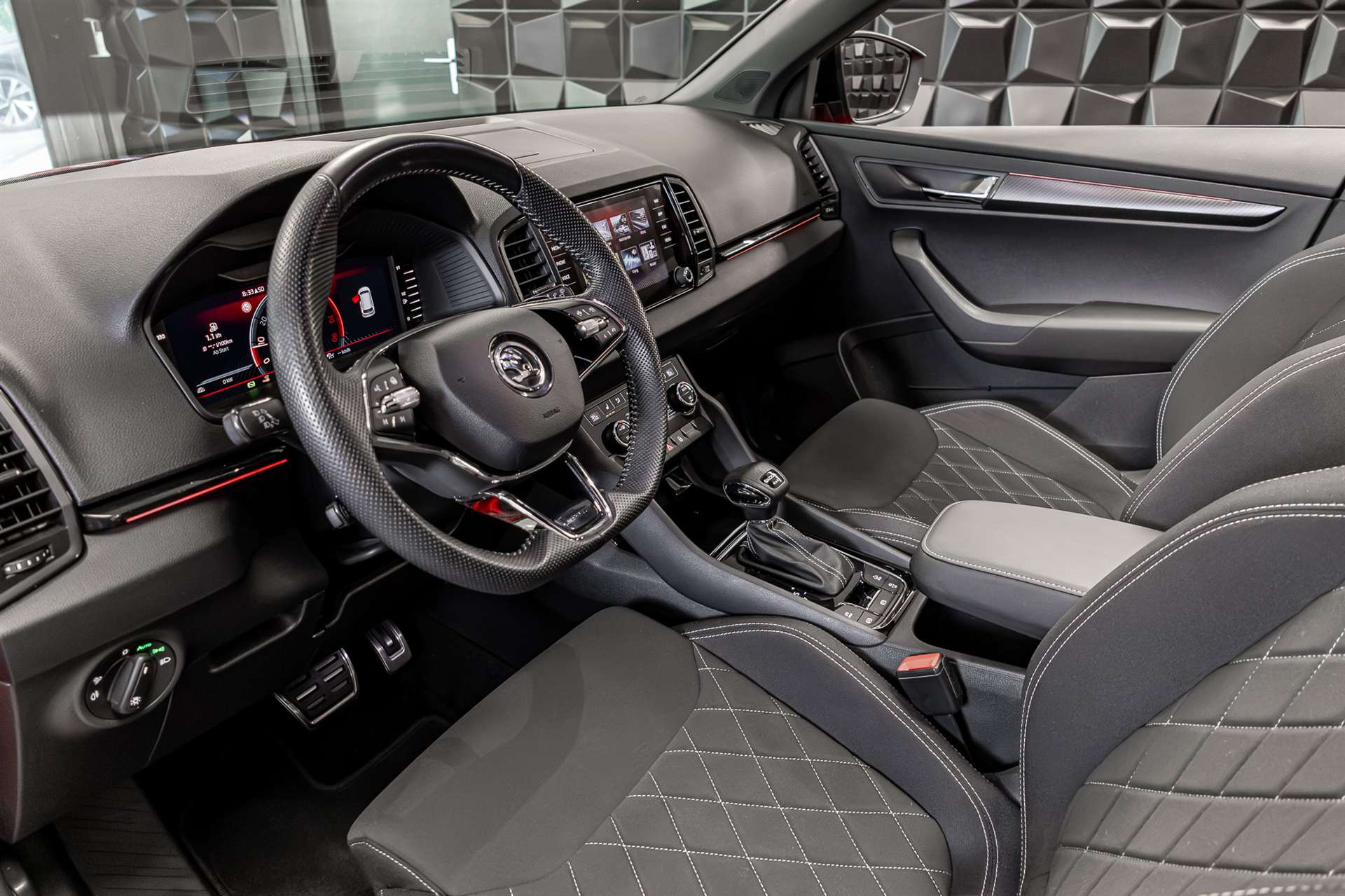 SKODA Karoq 2.0 TSI SportLine 4x4 DSG-image-13