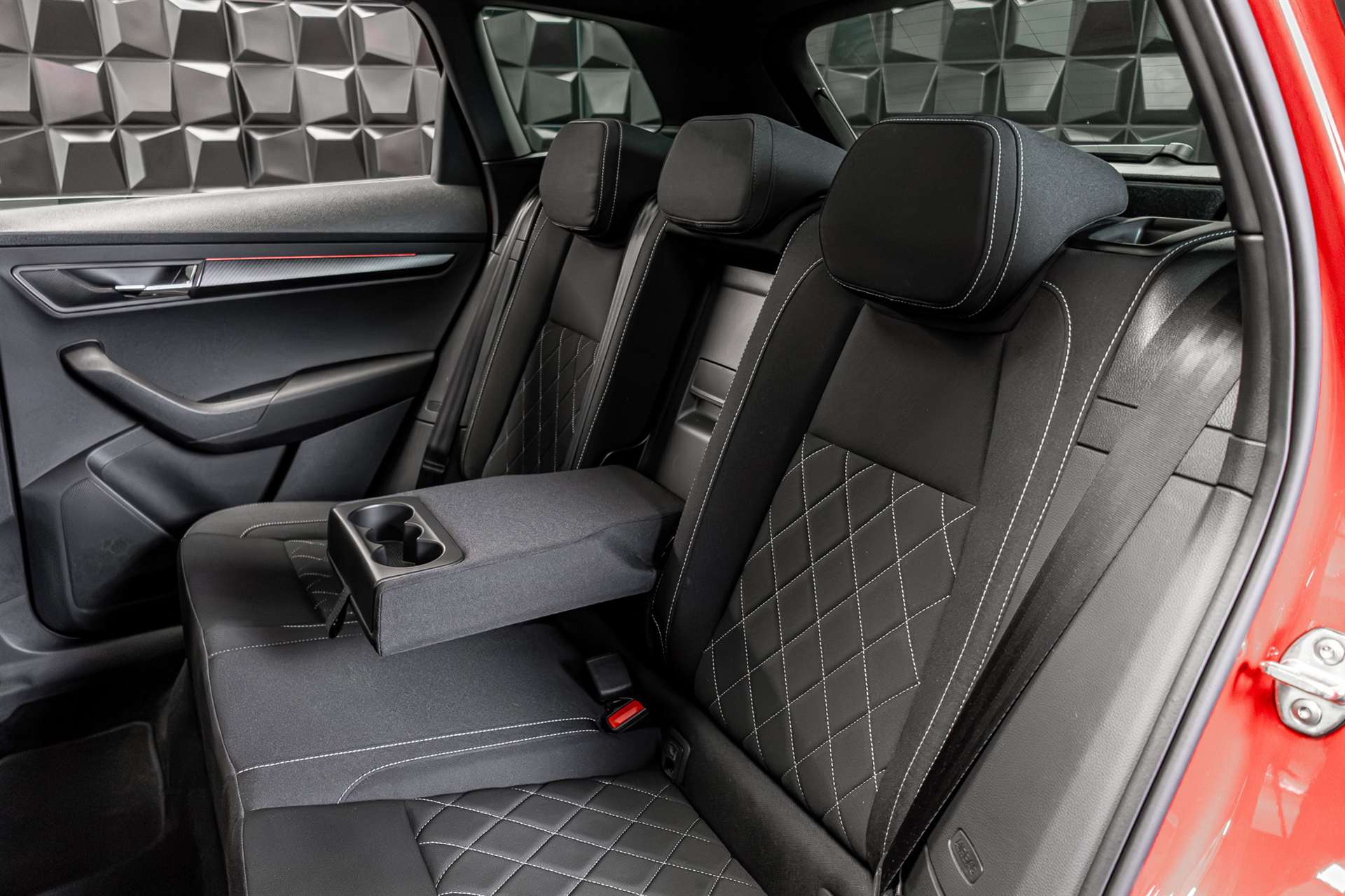 SKODA Karoq 2.0 TSI SportLine 4x4 DSG-image-23