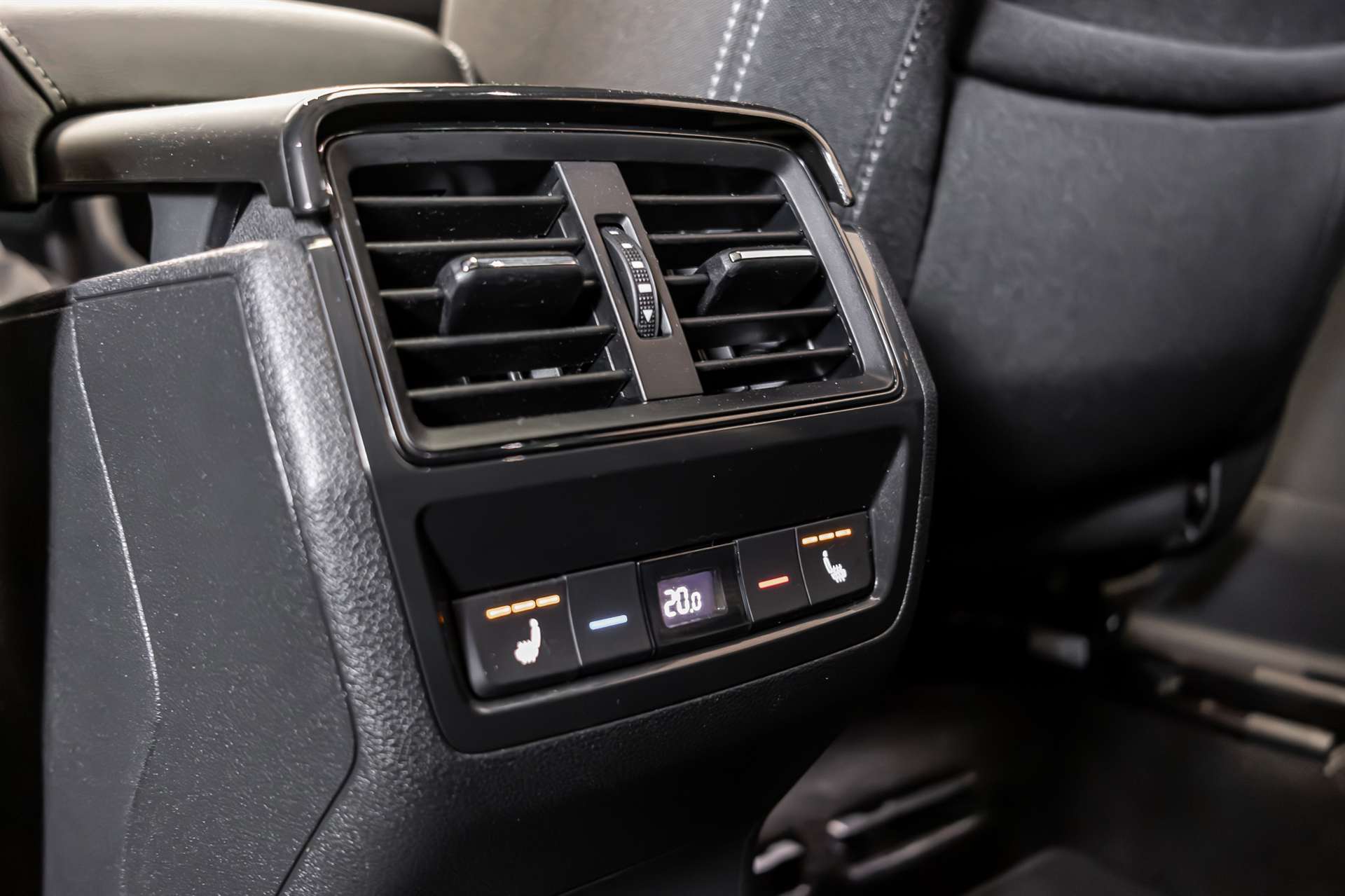 SKODA Karoq 2.0 TSI SportLine 4x4 DSG-image-24