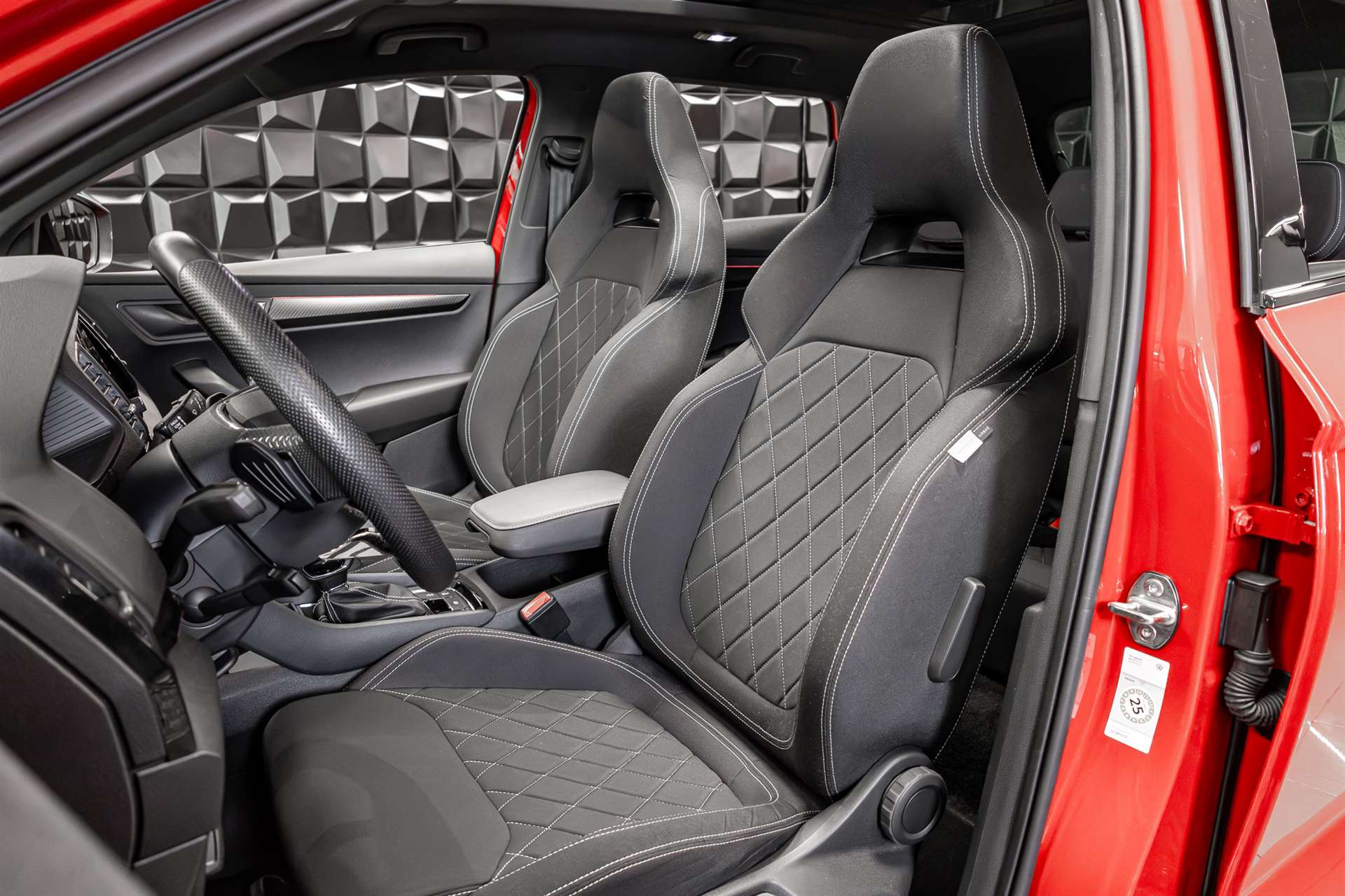 SKODA Karoq 2.0 TSI SportLine 4x4 DSG-image-14