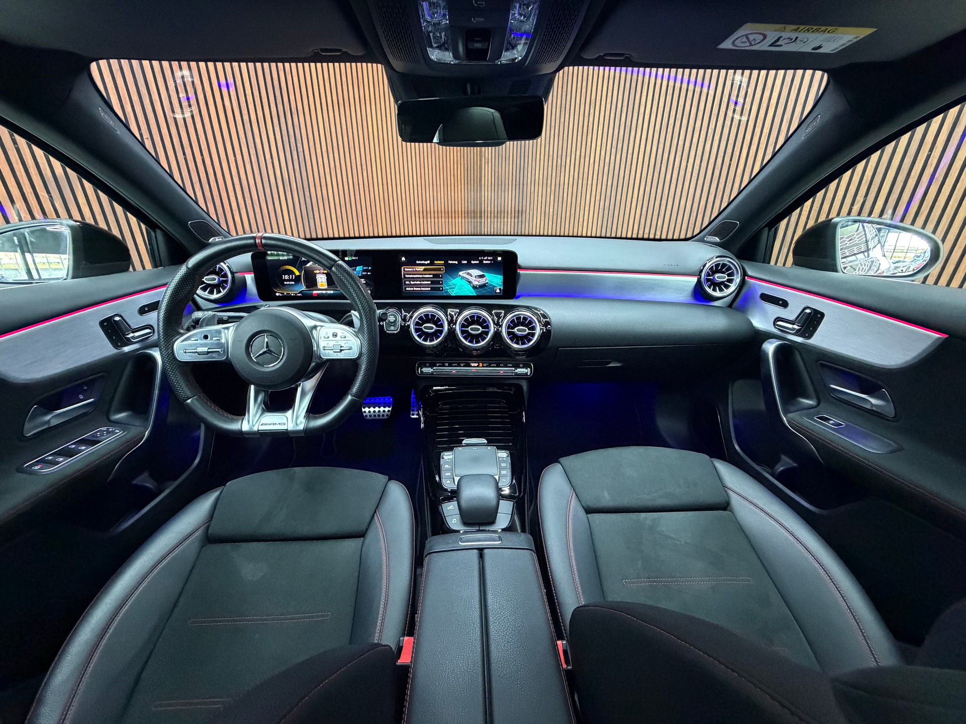 MERCEDES-BENZ A 35 AMG 4Matic Speedshift-image-11