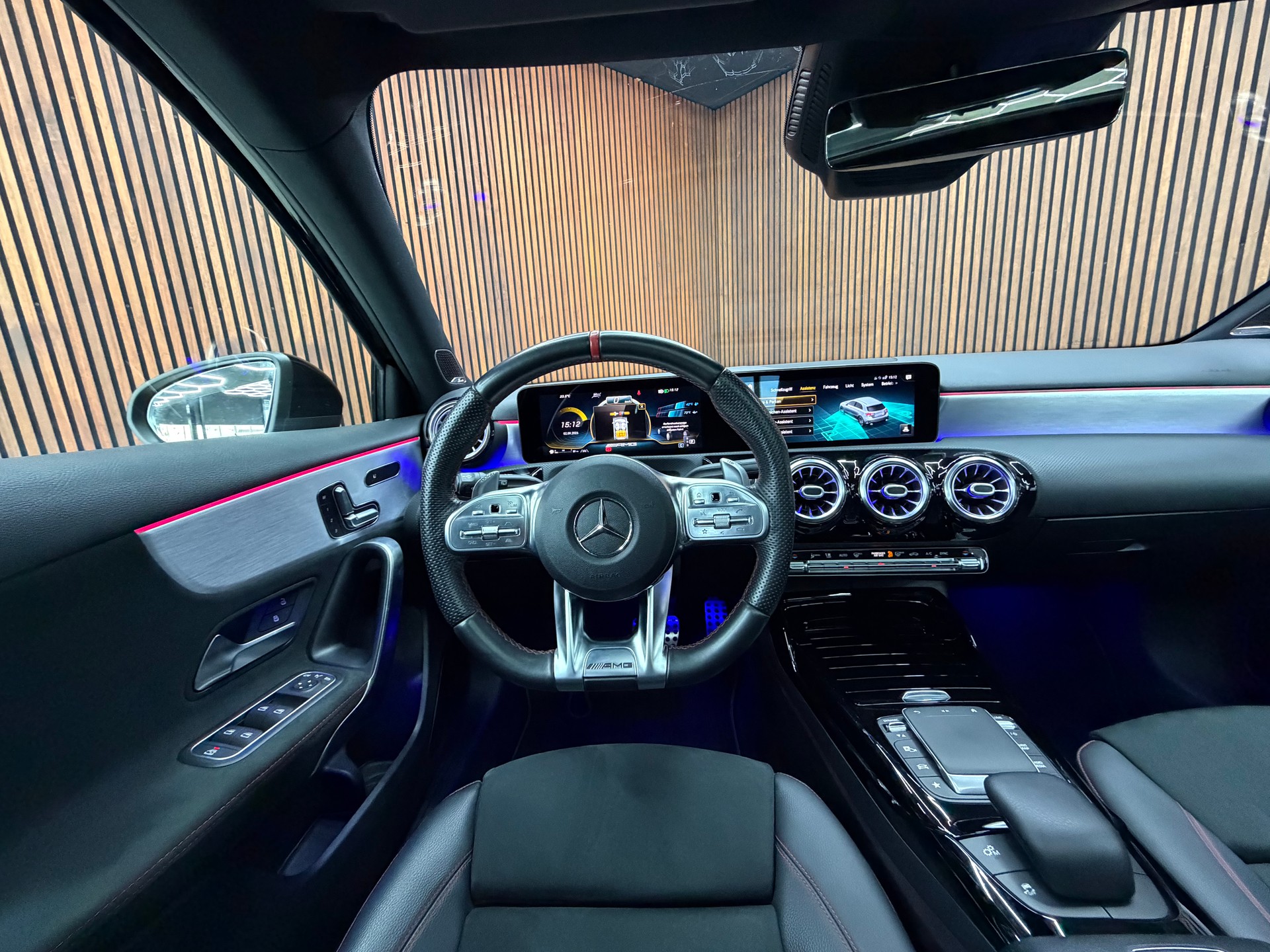 MERCEDES-BENZ A 35 AMG 4Matic Speedshift-image-12