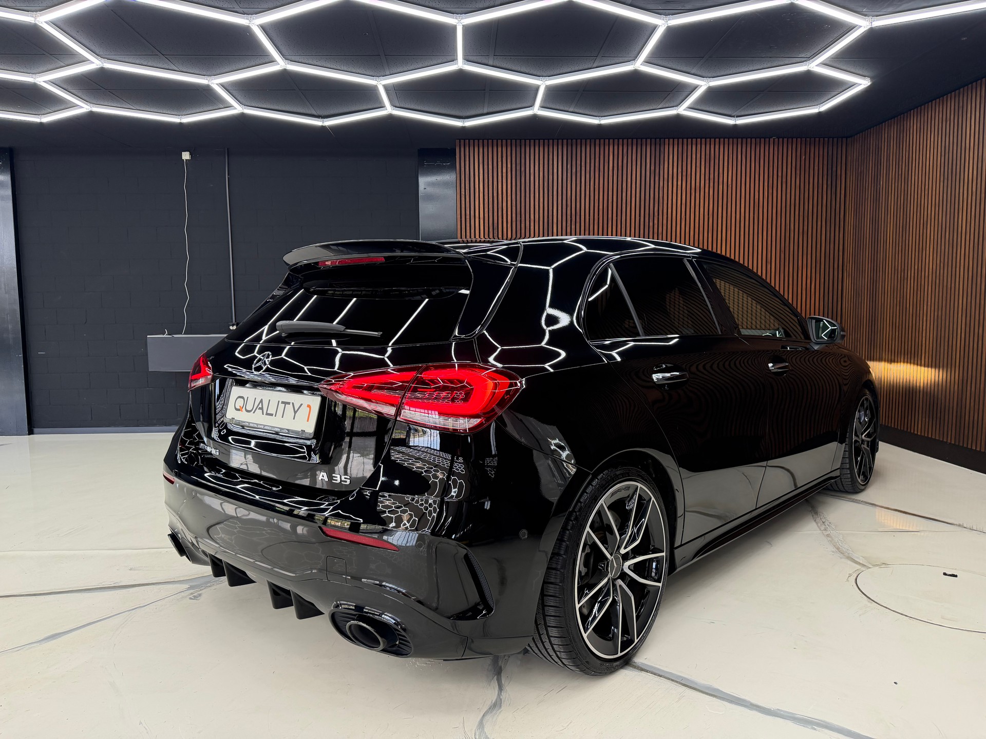 MERCEDES-BENZ A 35 AMG 4Matic Speedshift-image-6