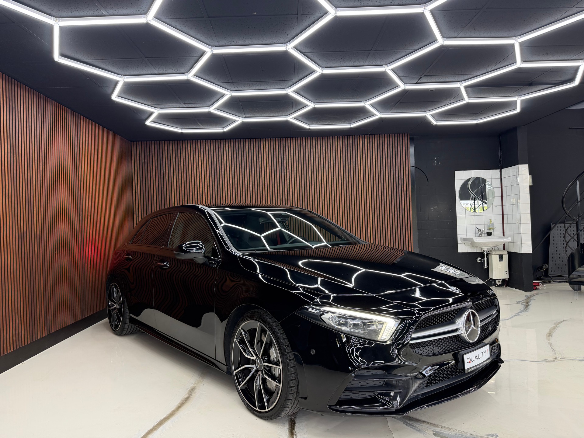 MERCEDES-BENZ A 35 AMG 4Matic Speedshift-image-2