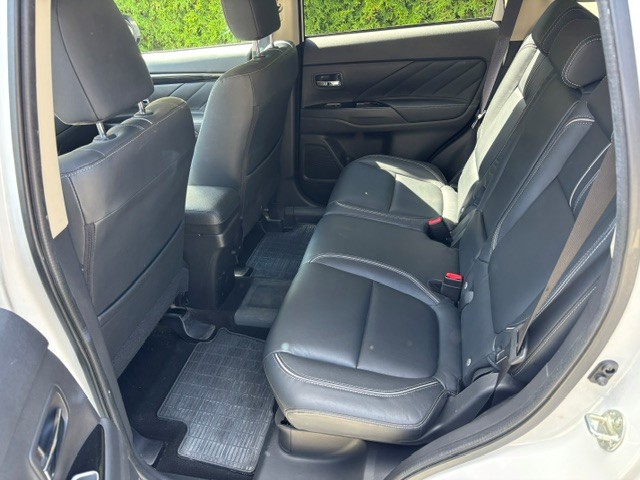 MITSUBISHI Outlander 2.0 PHEV Diamond Annivers. 4WD Automatic-image-7