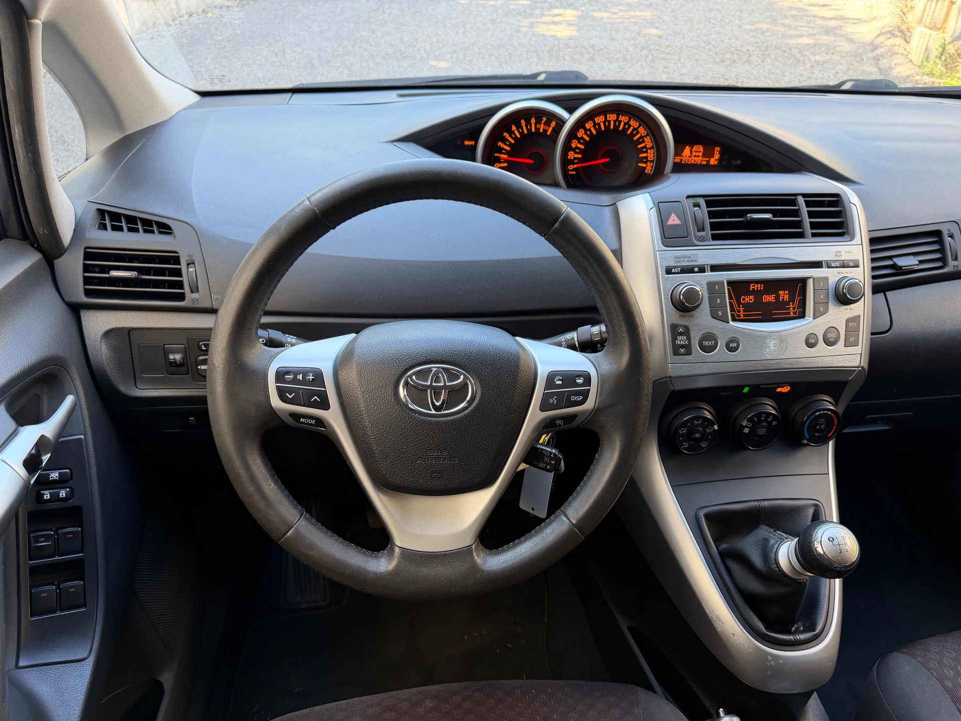 TOYOTA Verso 1.8 VVT Luna Family-image-6