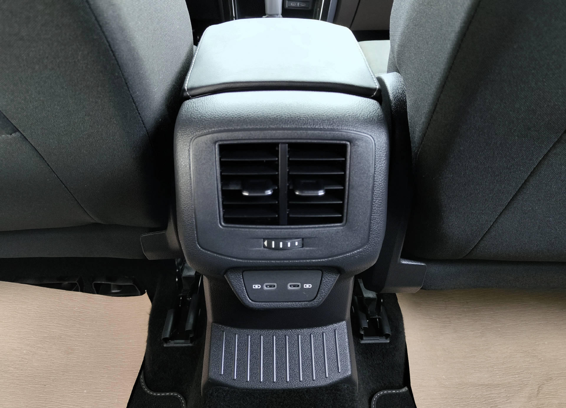 VW T-Roc 1.5 TSI R-Line DSG-image-13
